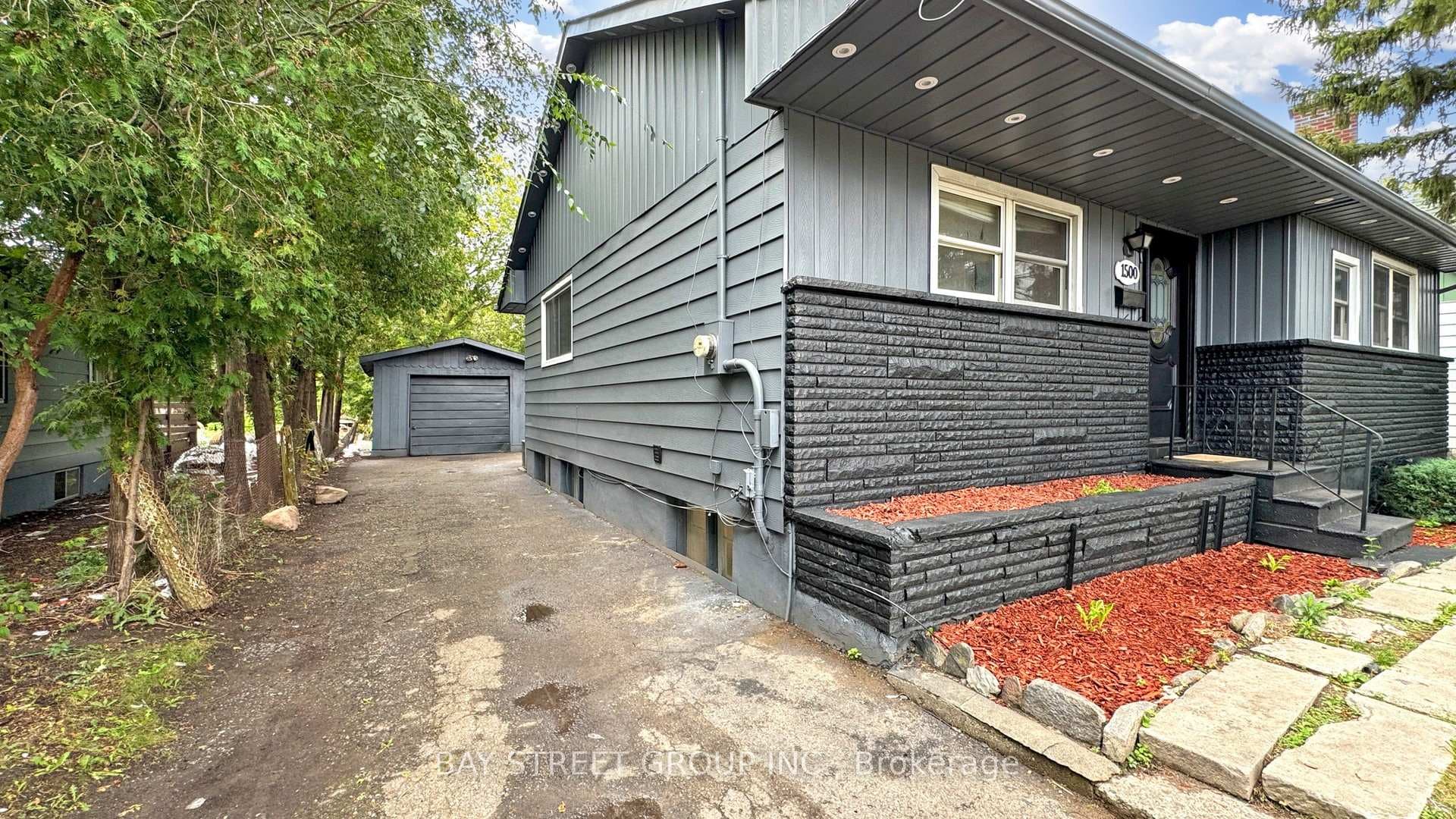 1500 Simcoe Street photo 35