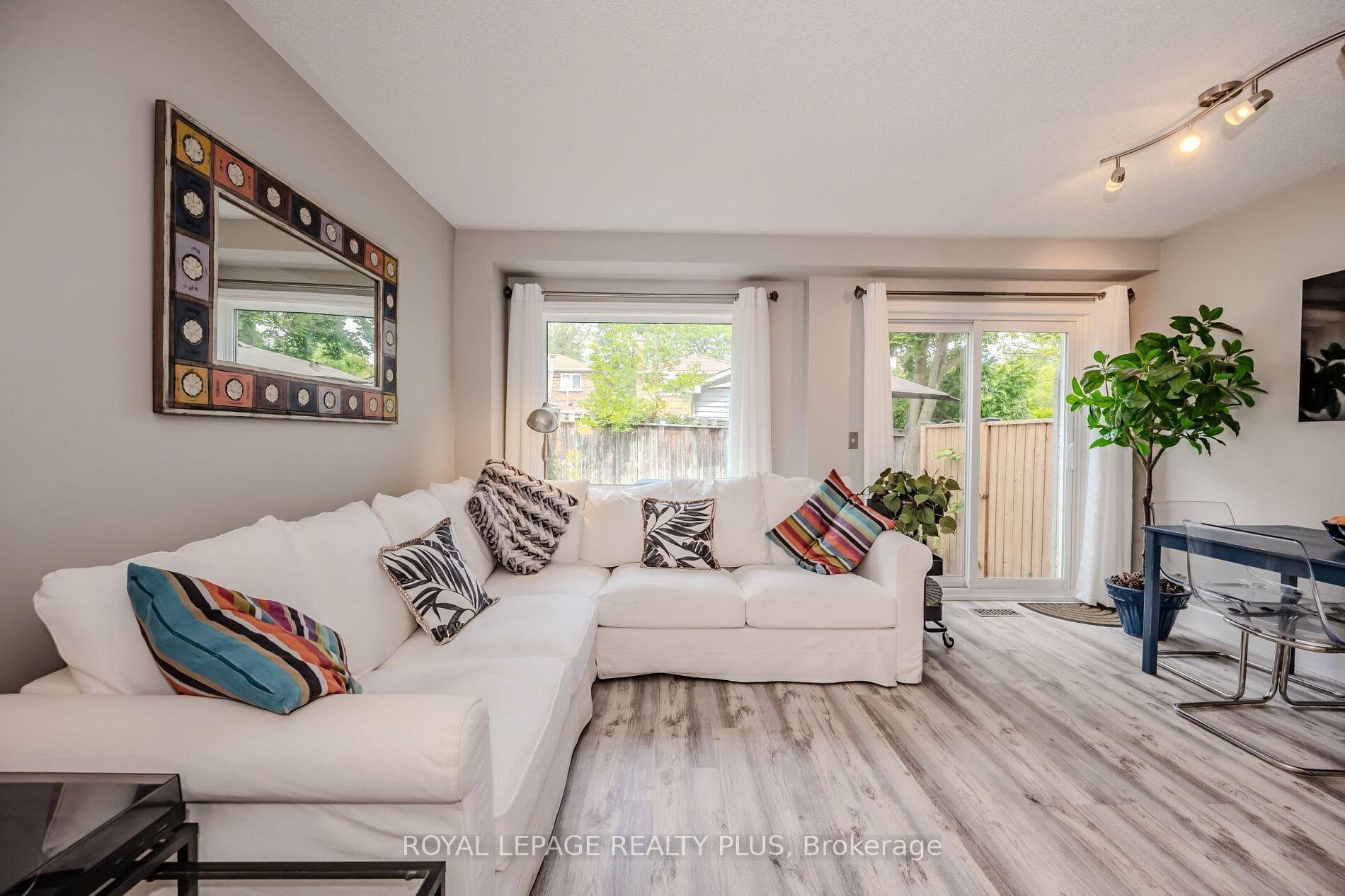 2088 Leanne Boulevard Unit 27 photo 11