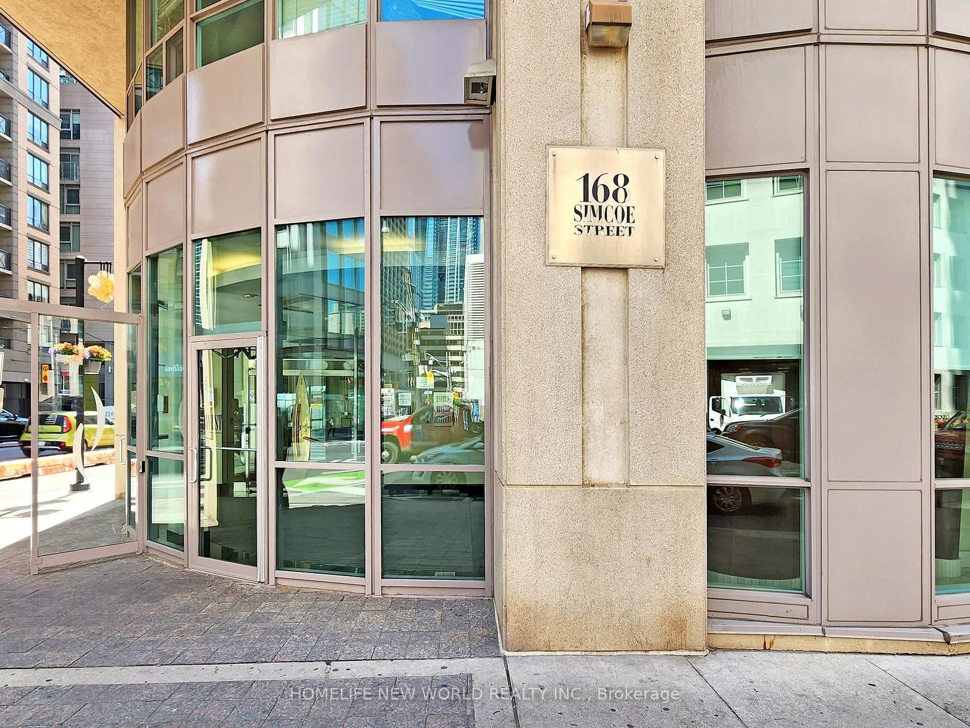 168 Simcoe Street Unit 303 photo 5