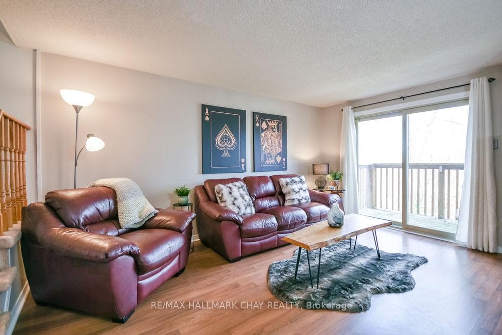 14 Evergreen Court photo 5