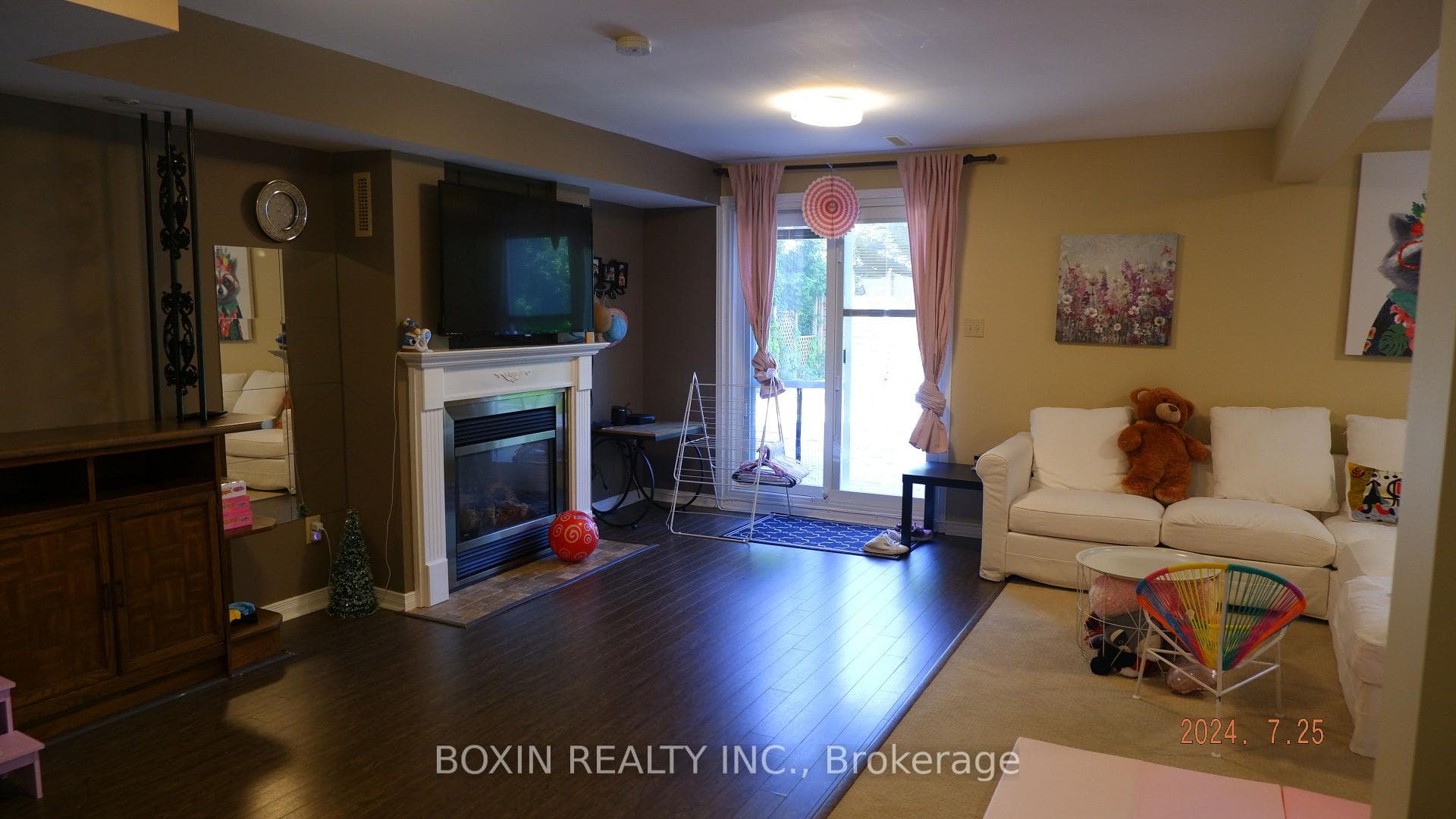 111 Guthrie Crescent photo 15