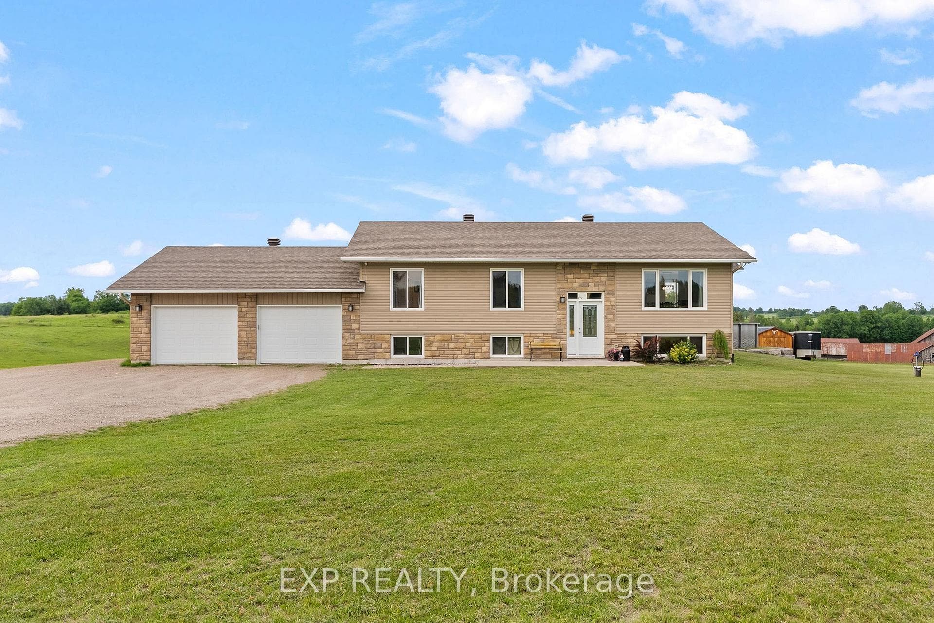 566A Pinnacle Road photo 1