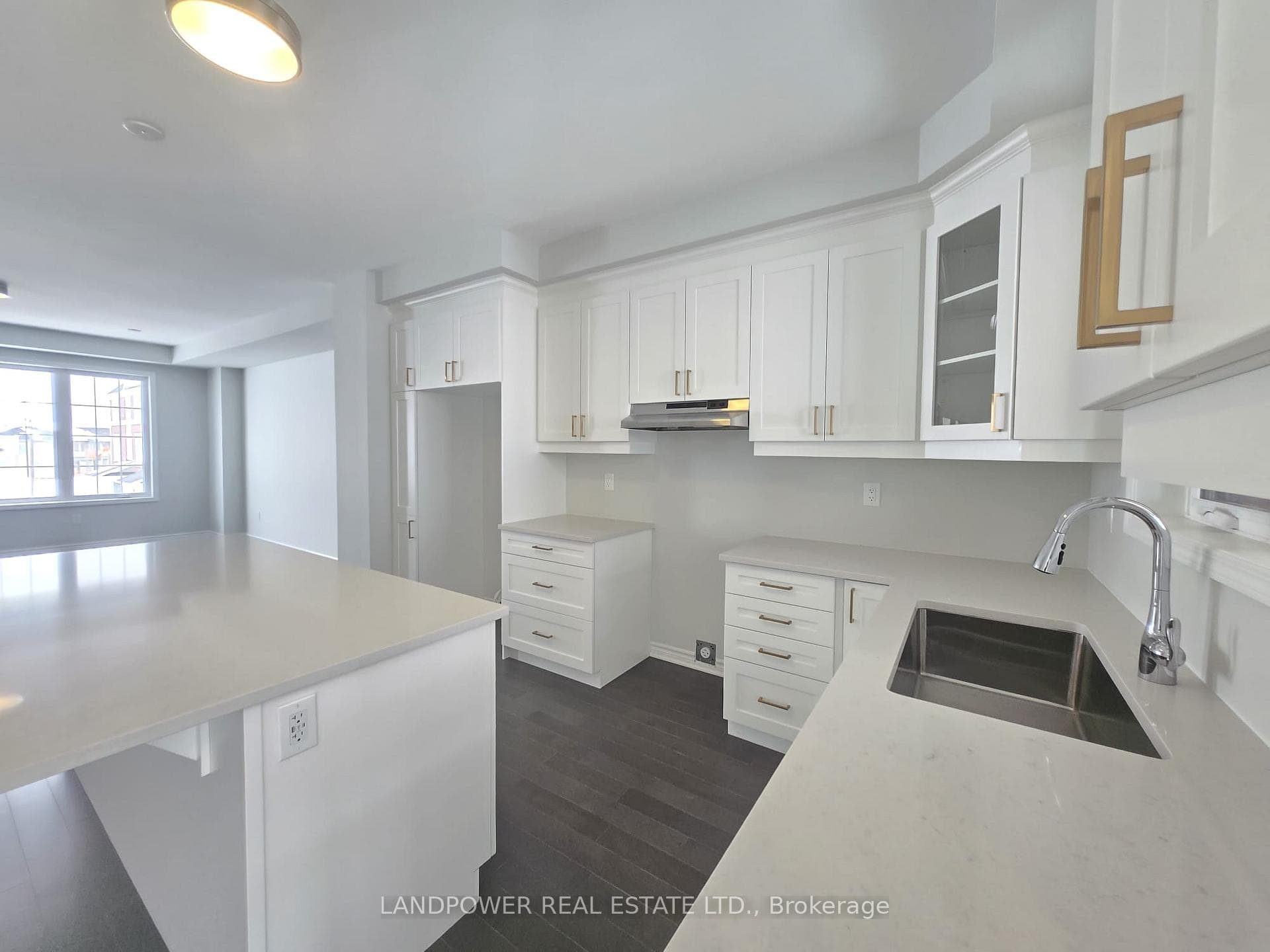 128 Avani Avenue photo 4
