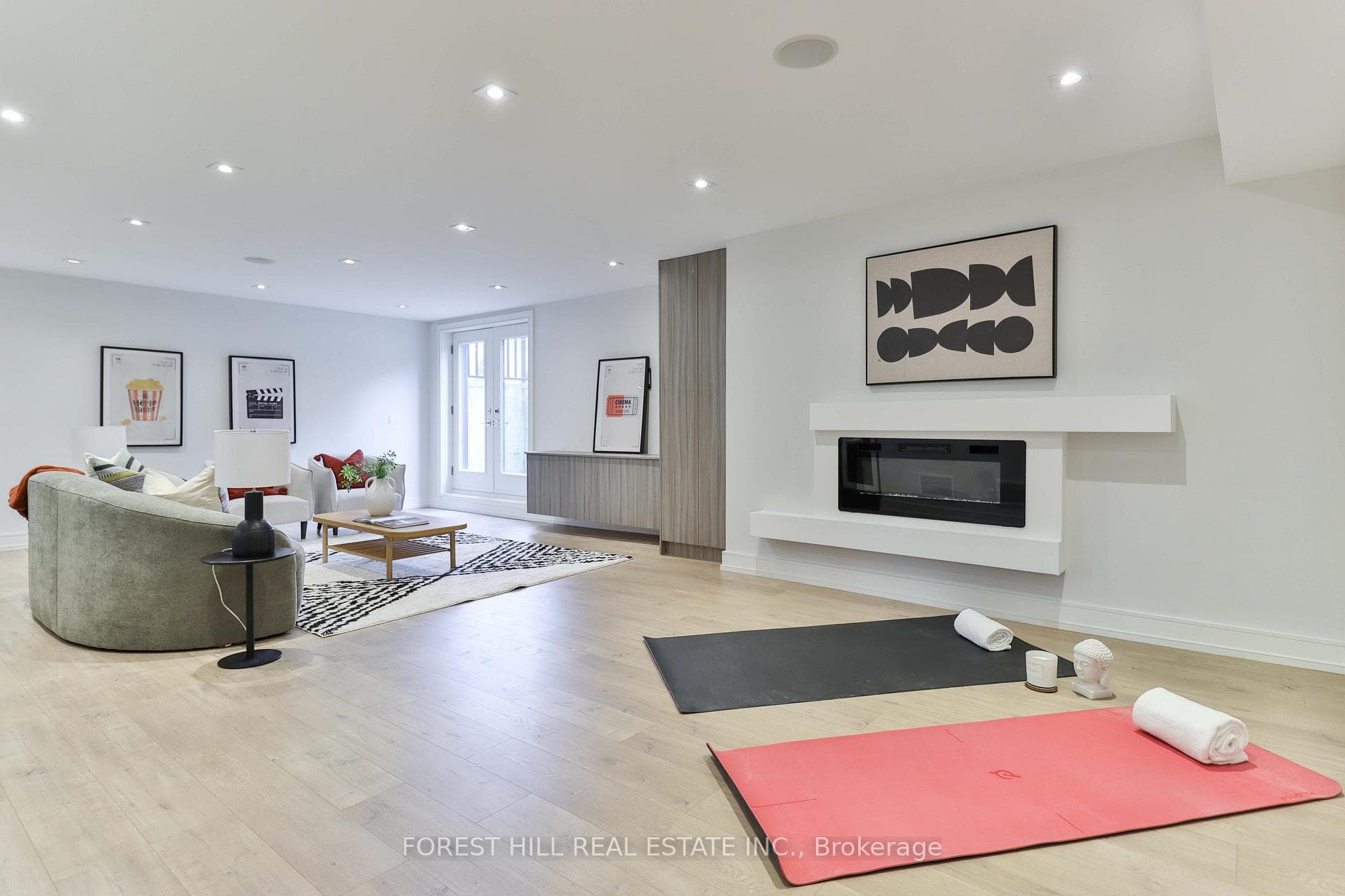 Recreation Room W/Walk Out To Oversized Backyard