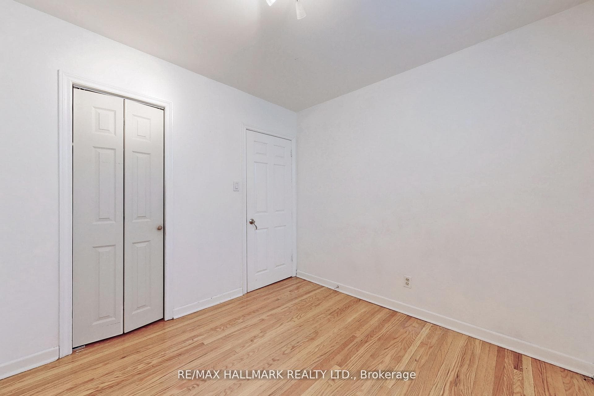 16 Knowles Crescent photo 15