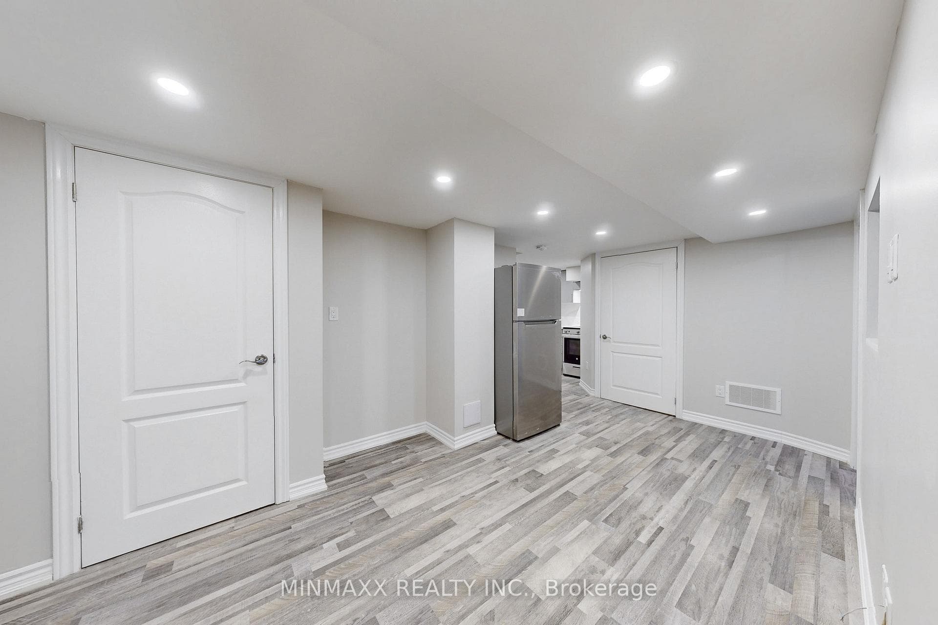1264 Clifford Point photo 3