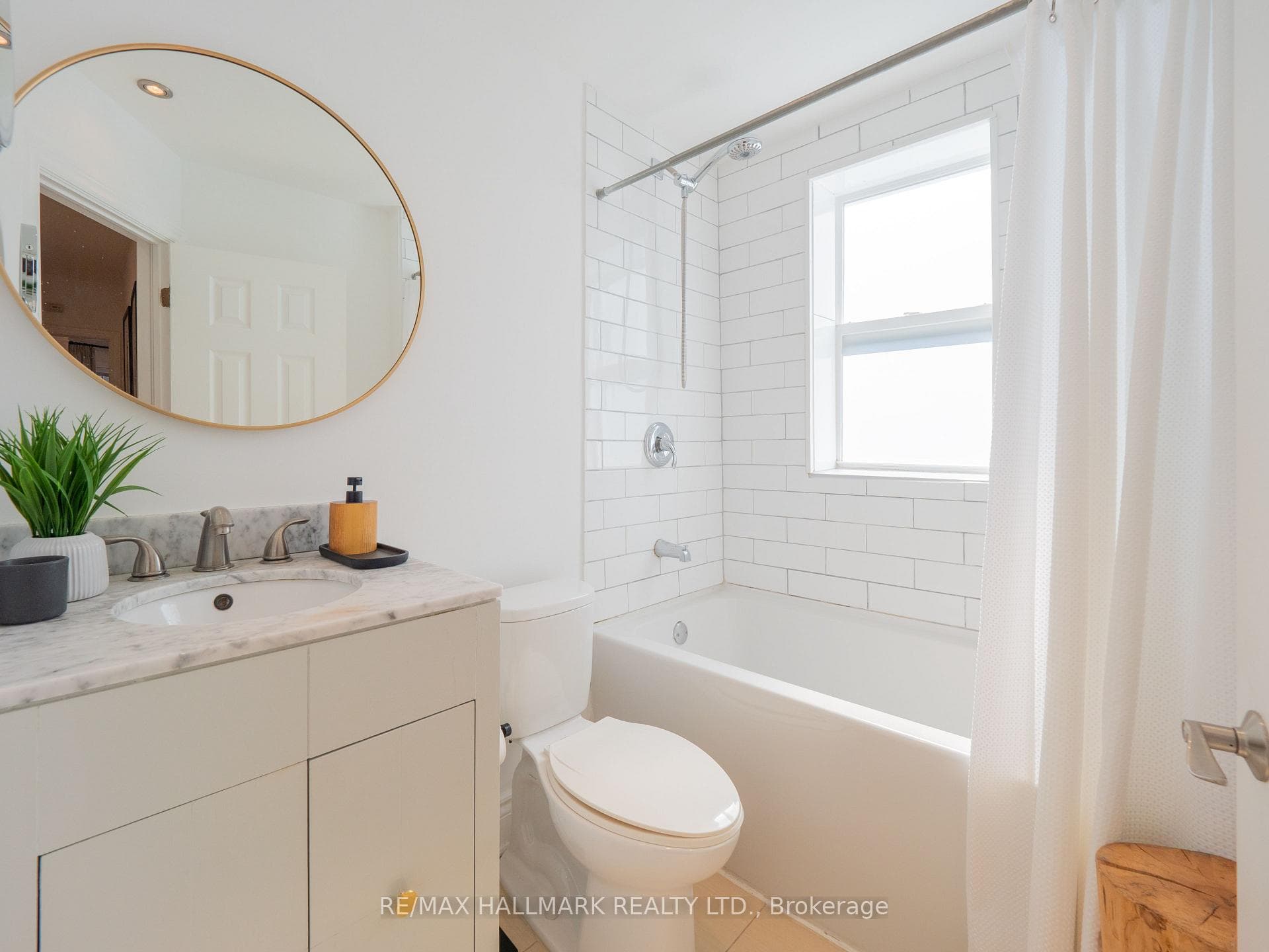 87 Empire Avenue photo 31