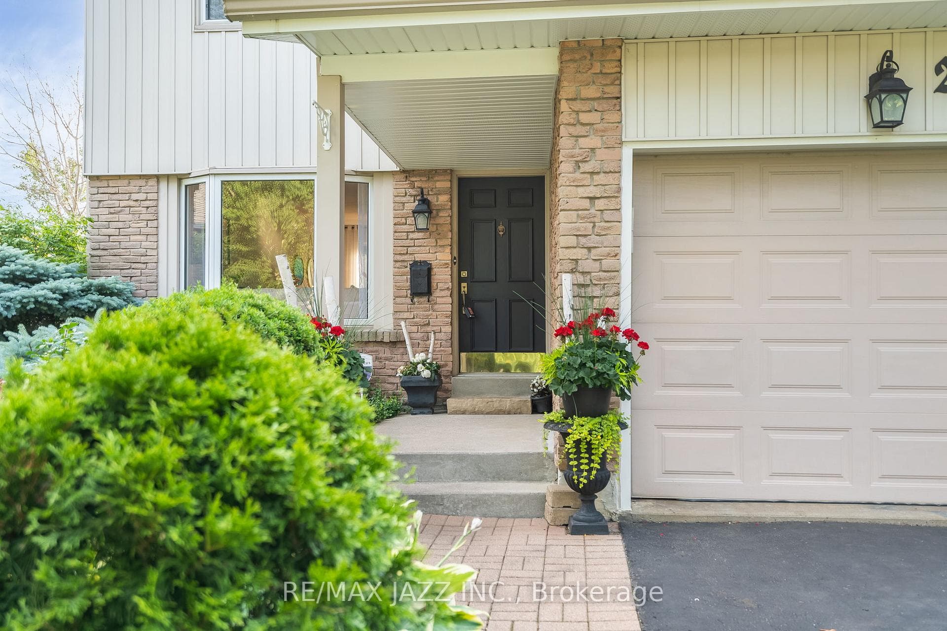 284 Grandview Street photo 4