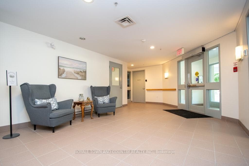 8 Huron Street Unit 302 photo 5
