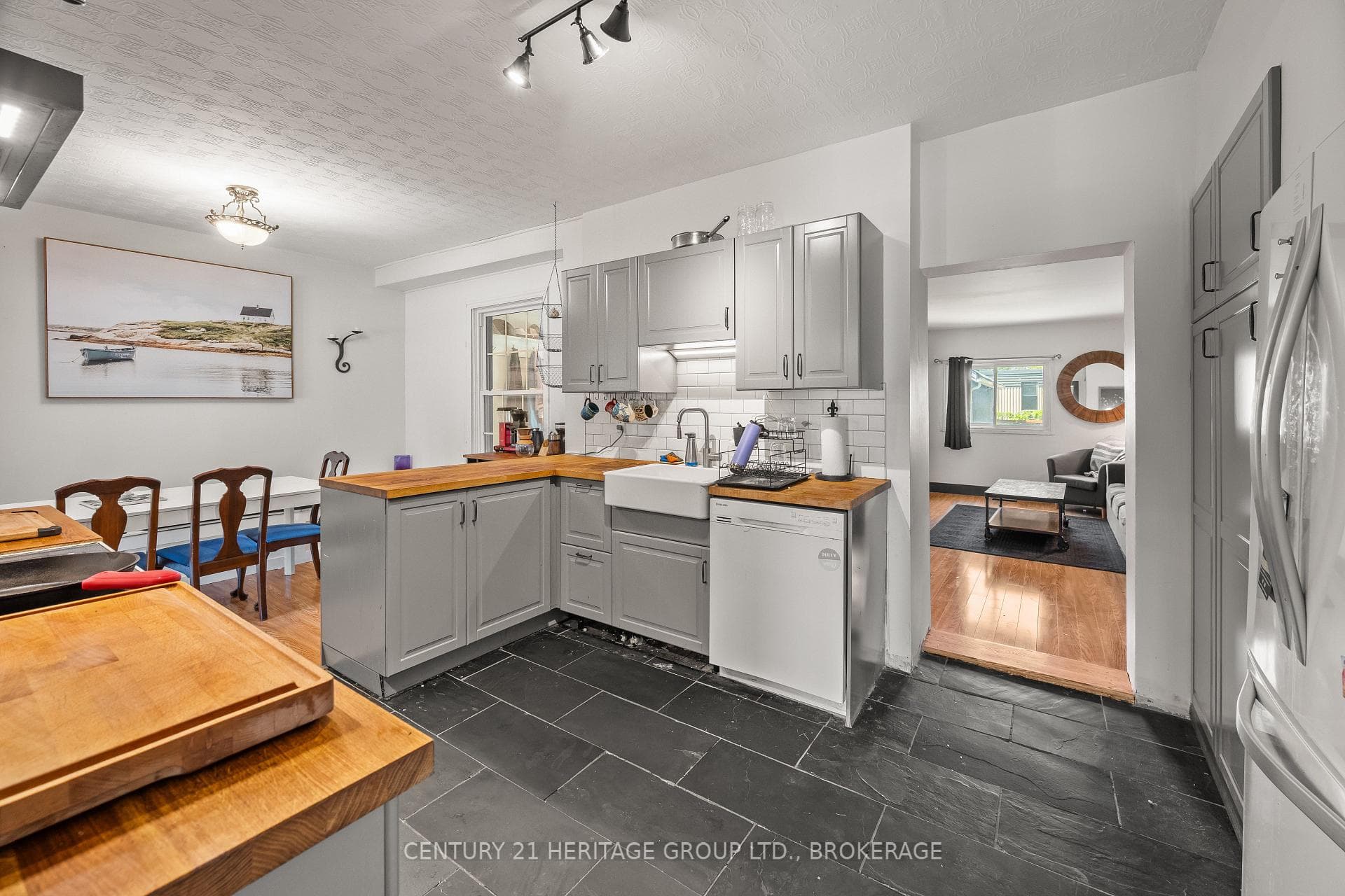 127 Stephen Street photo 12