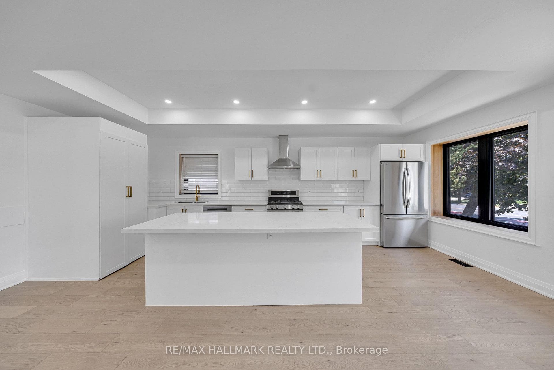 978 Midland Avenue photo 15