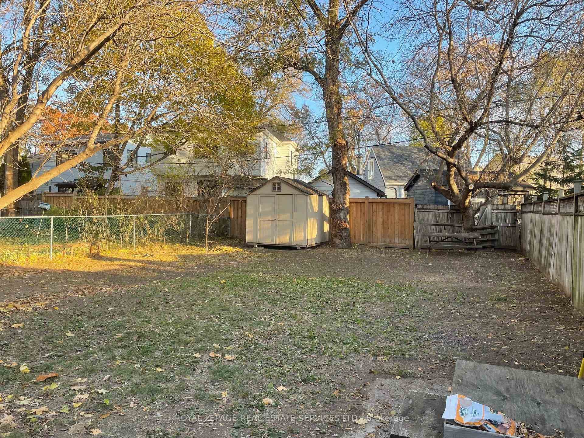 11 Uno Drive photo 3
