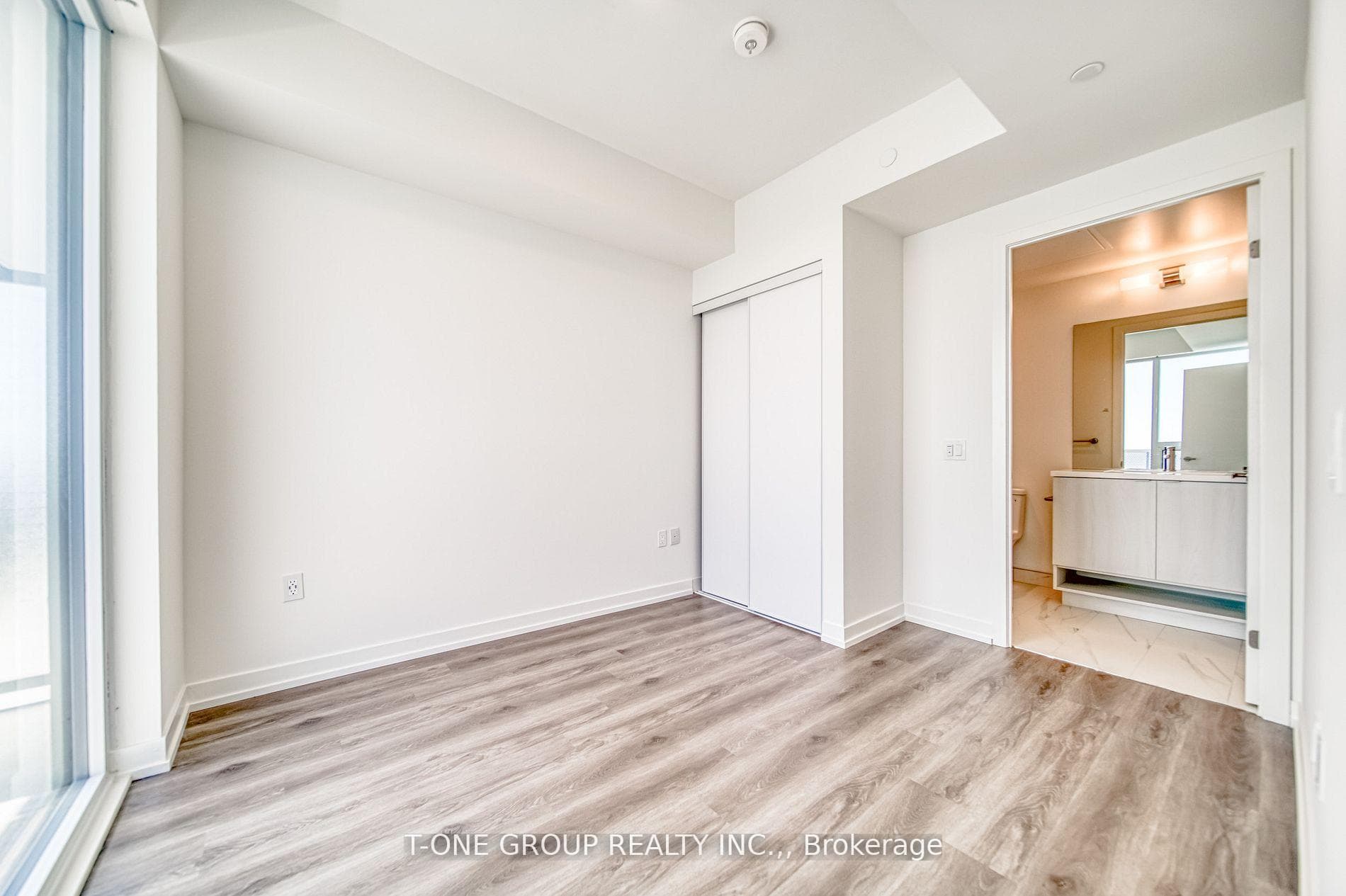138 Downes Street Unit 6807 photo 9
