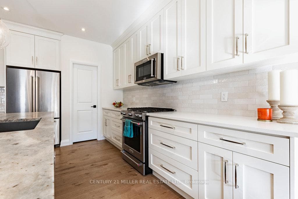 33 Emeny Lane photo 14