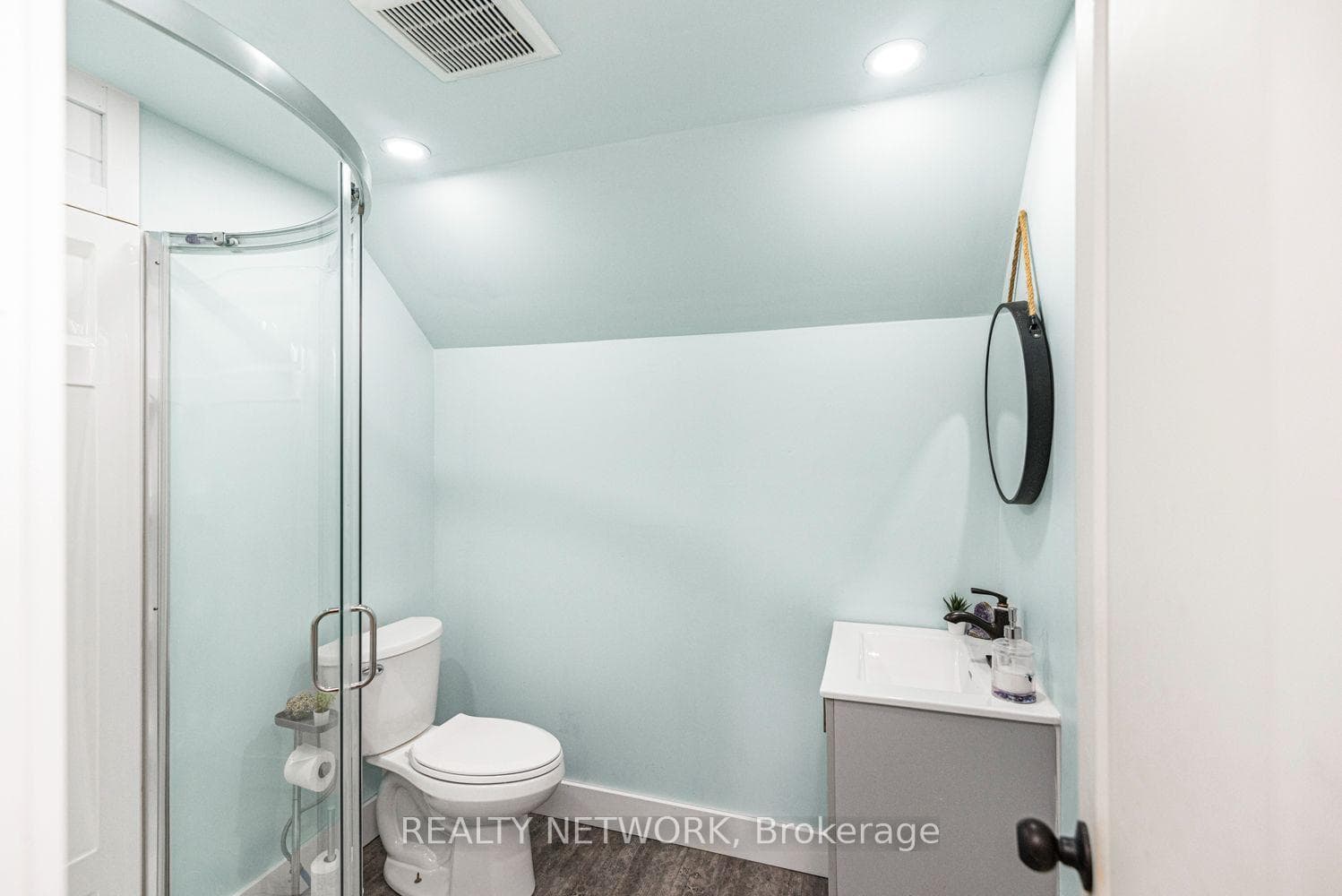 32 Grant Avenue photo 33