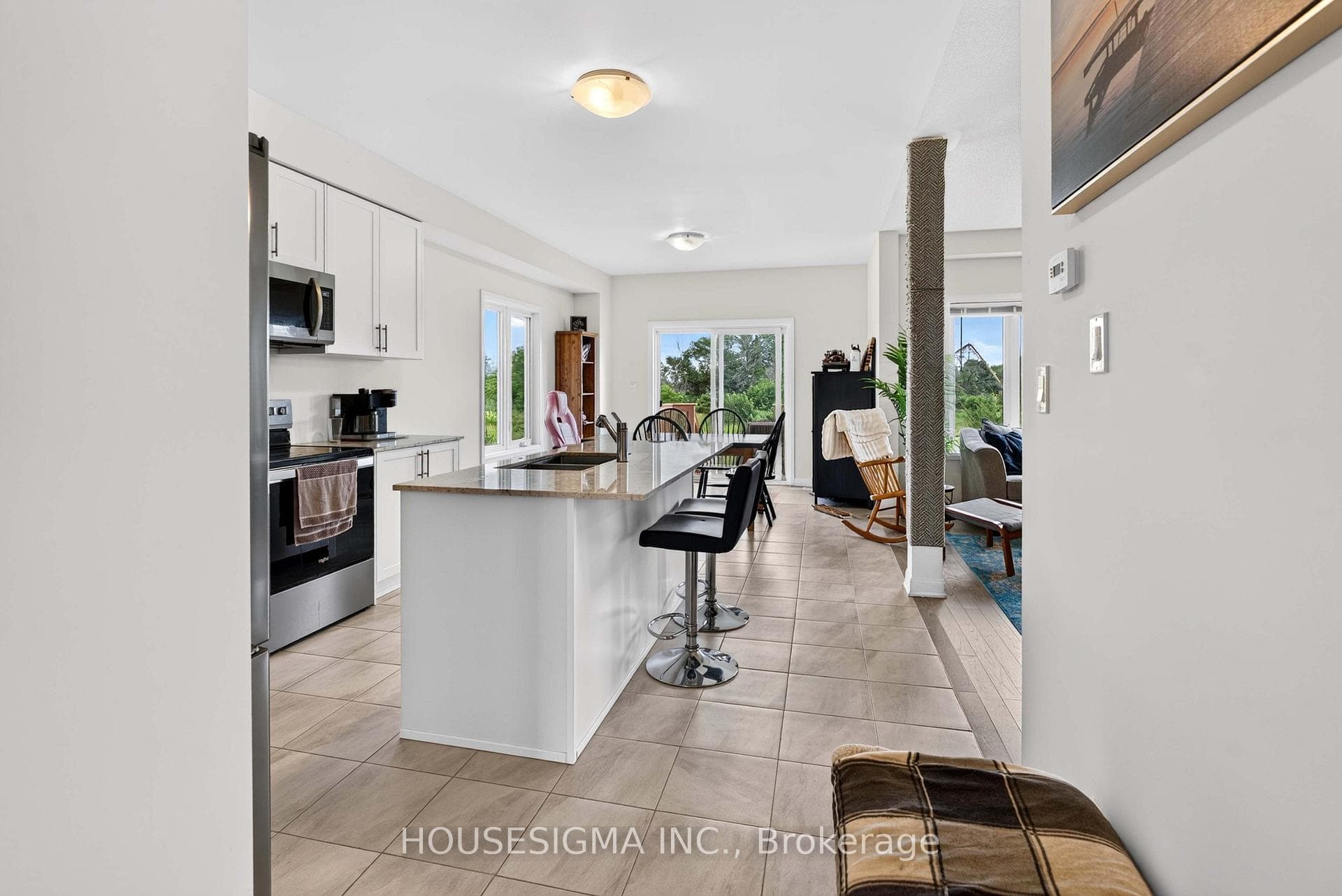 Large Spacious Kitchen