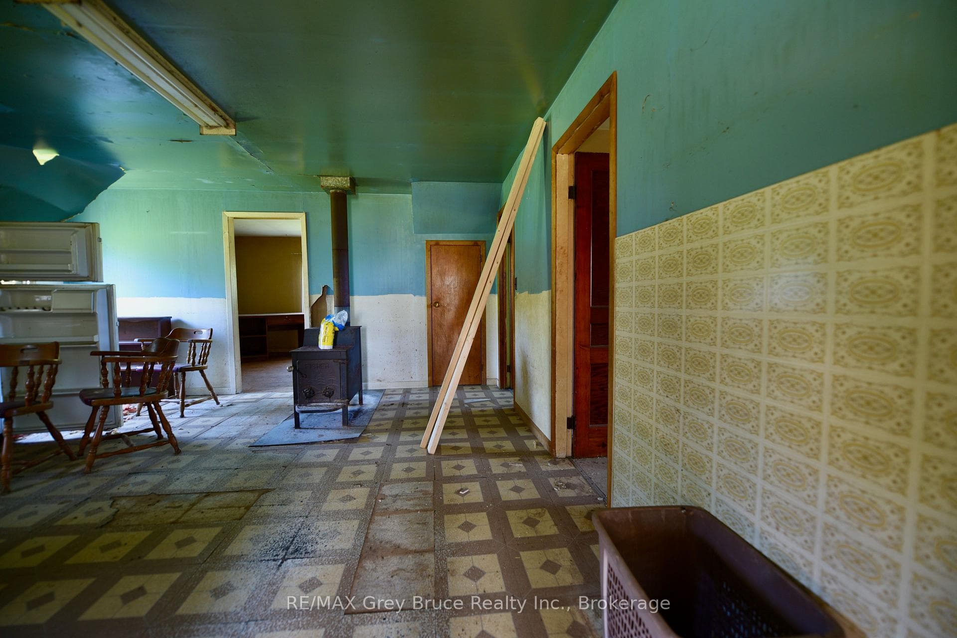 151 BARTLEY Drive photo 17