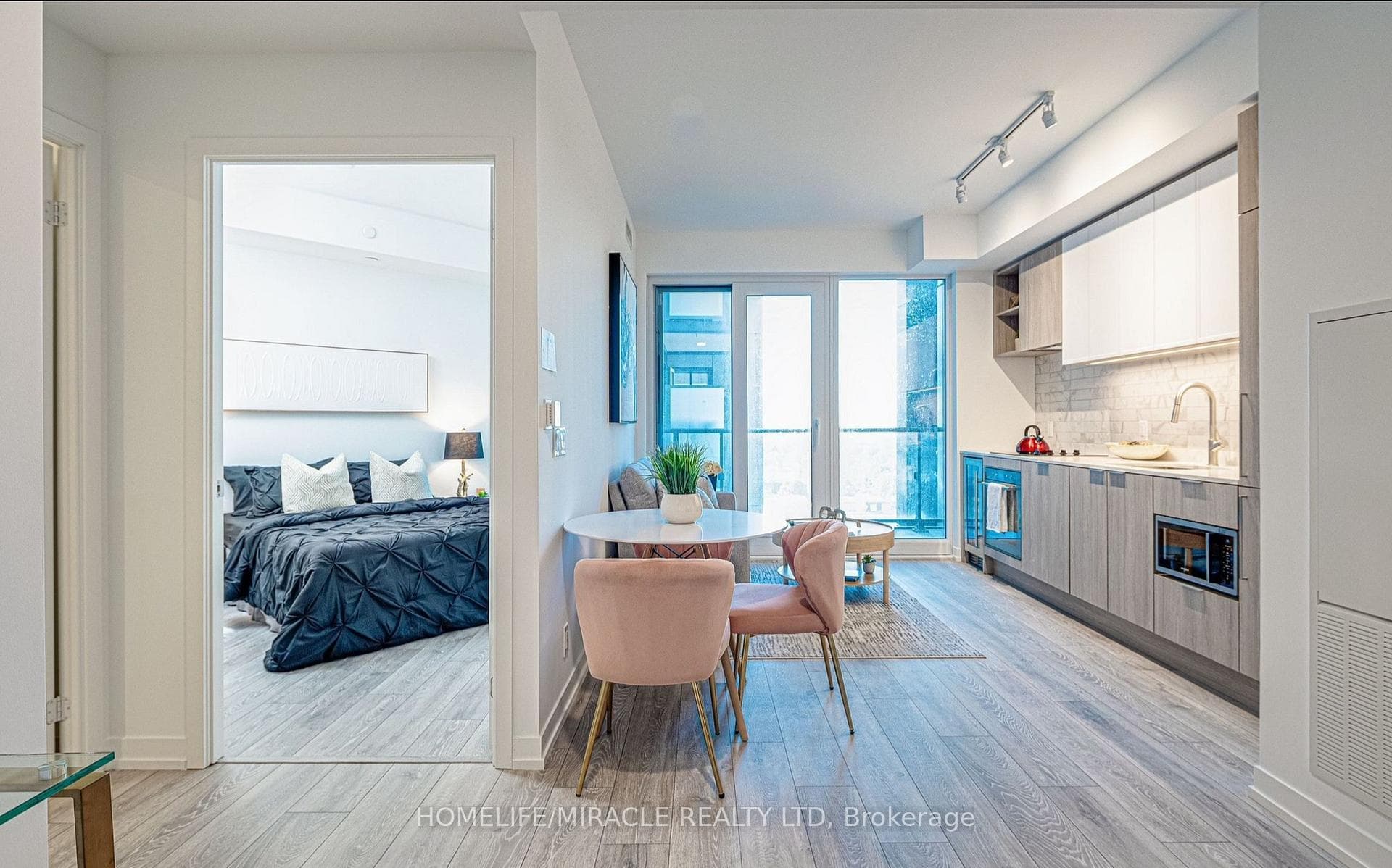 2020 Bathurst Street Unit 1801 photo 6