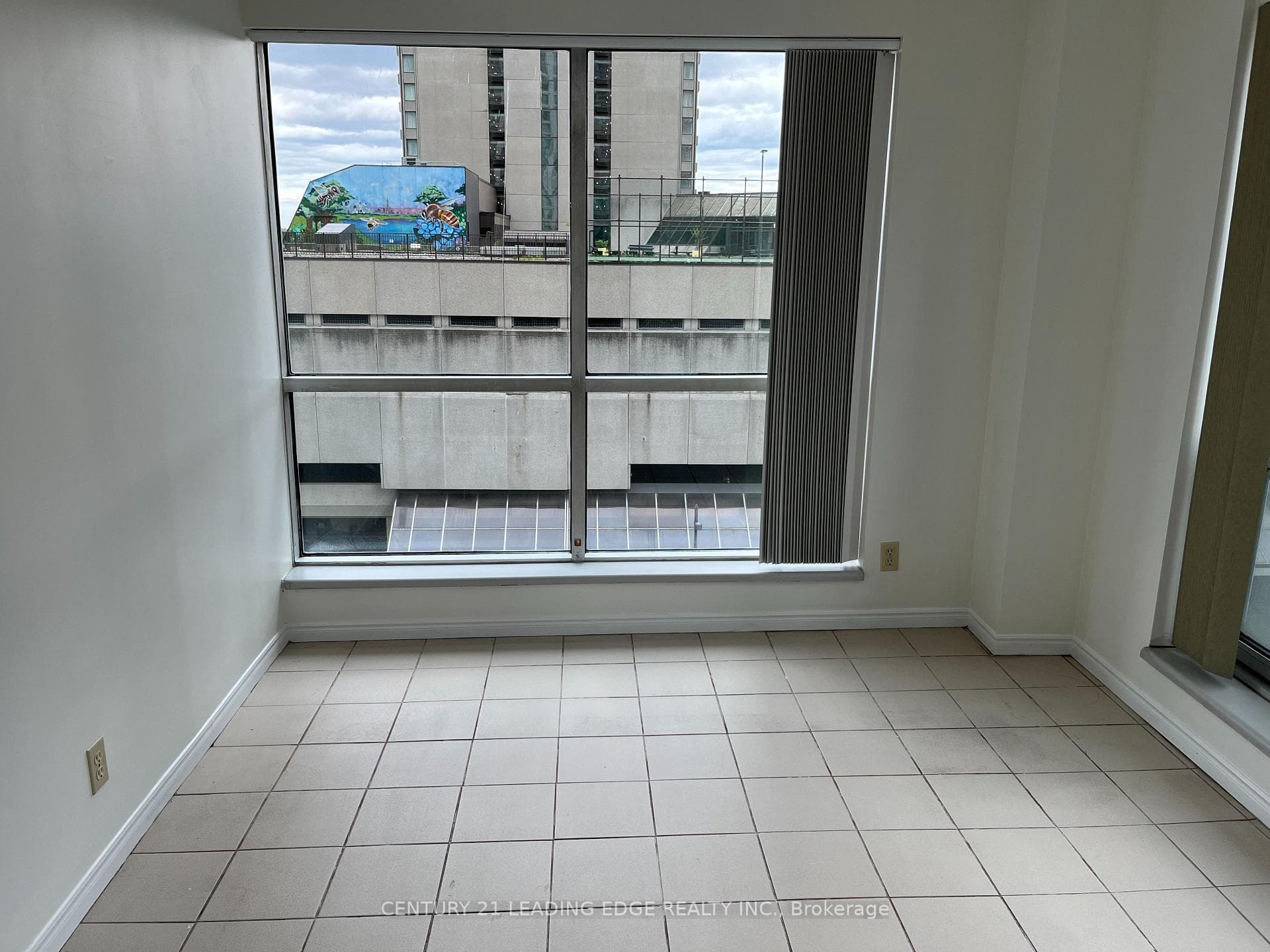10 Queens Quay Unit 607 photo 19