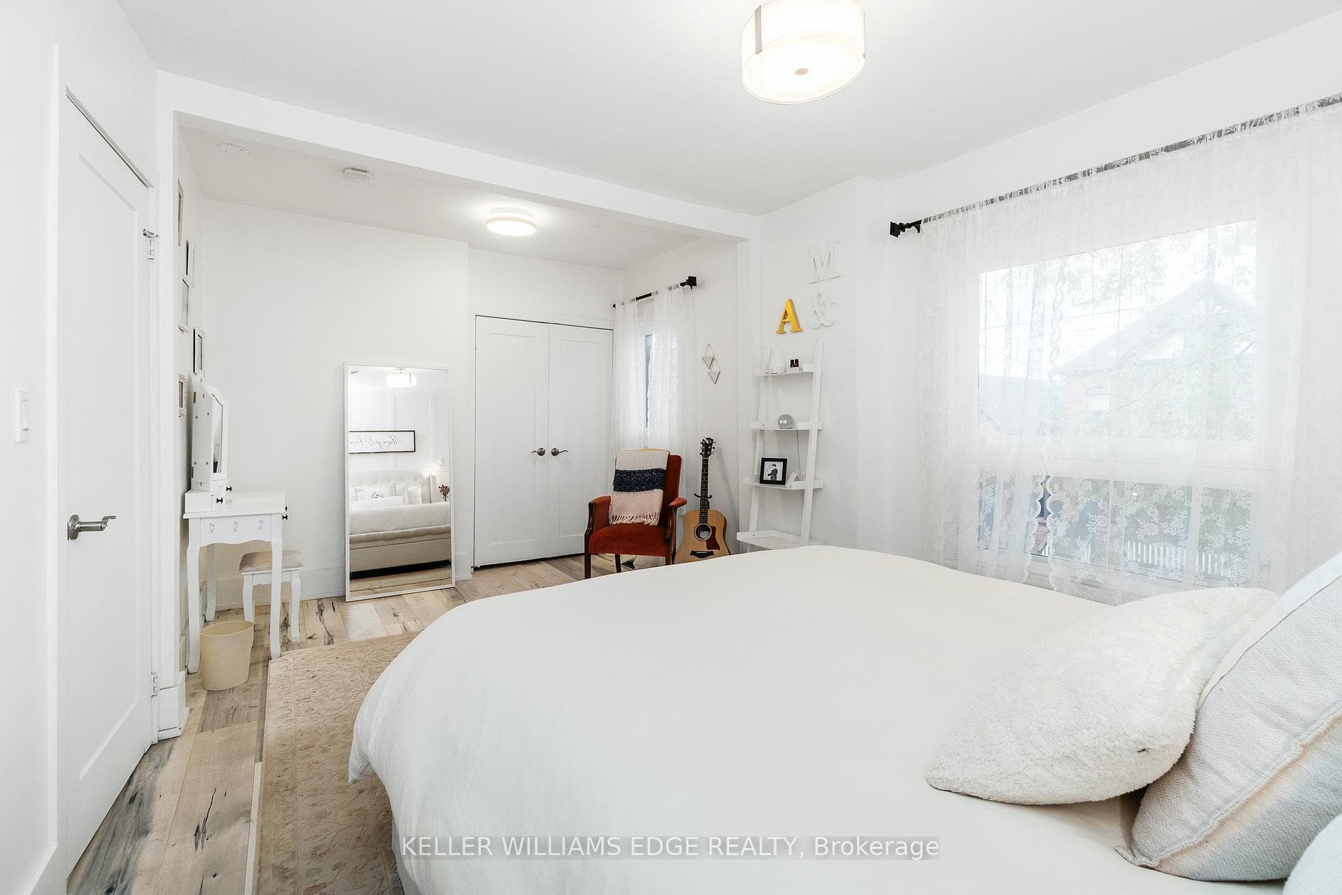 88 Erie Avenue photo 32