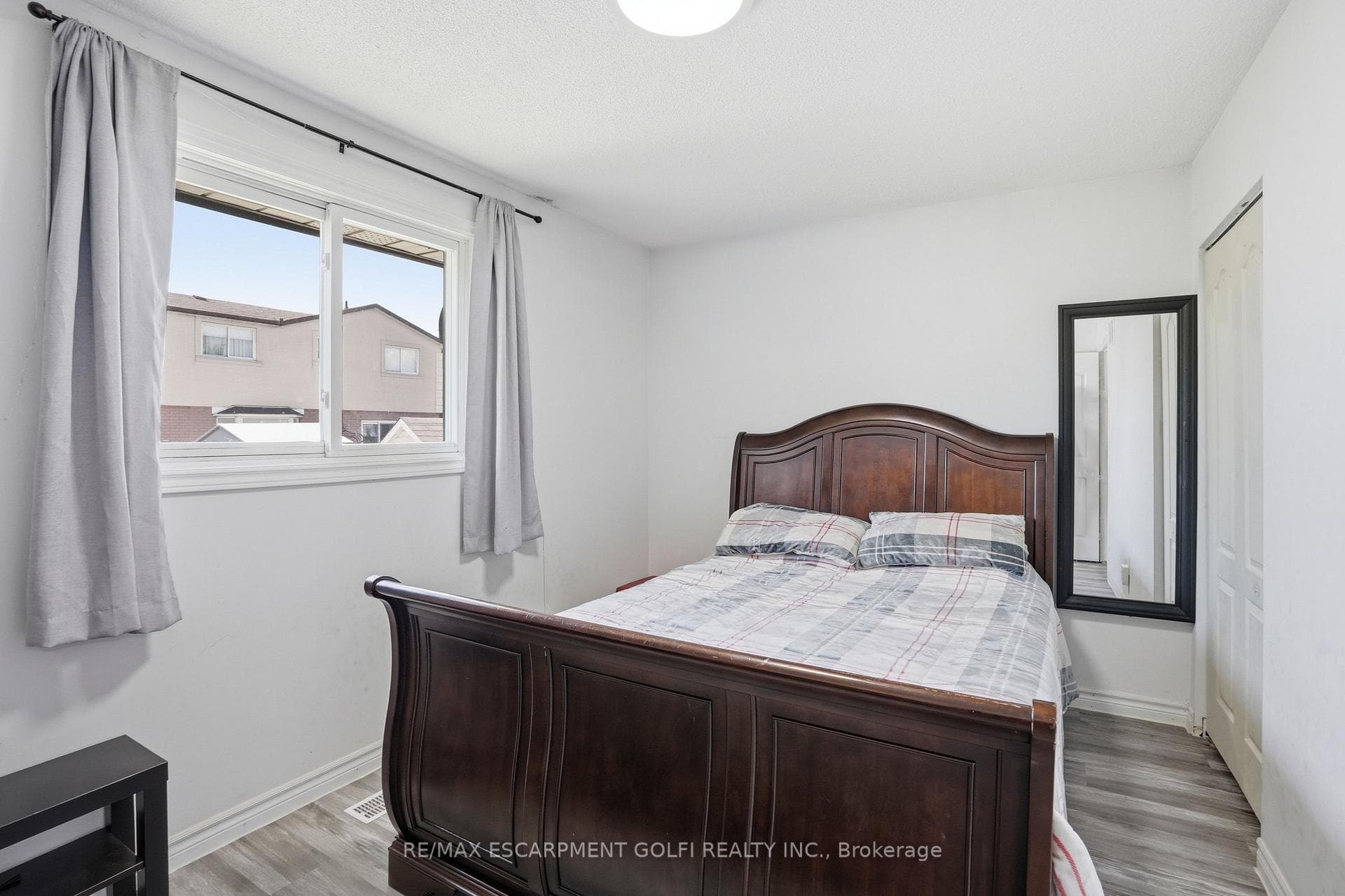 391 East 24th Street photo 18