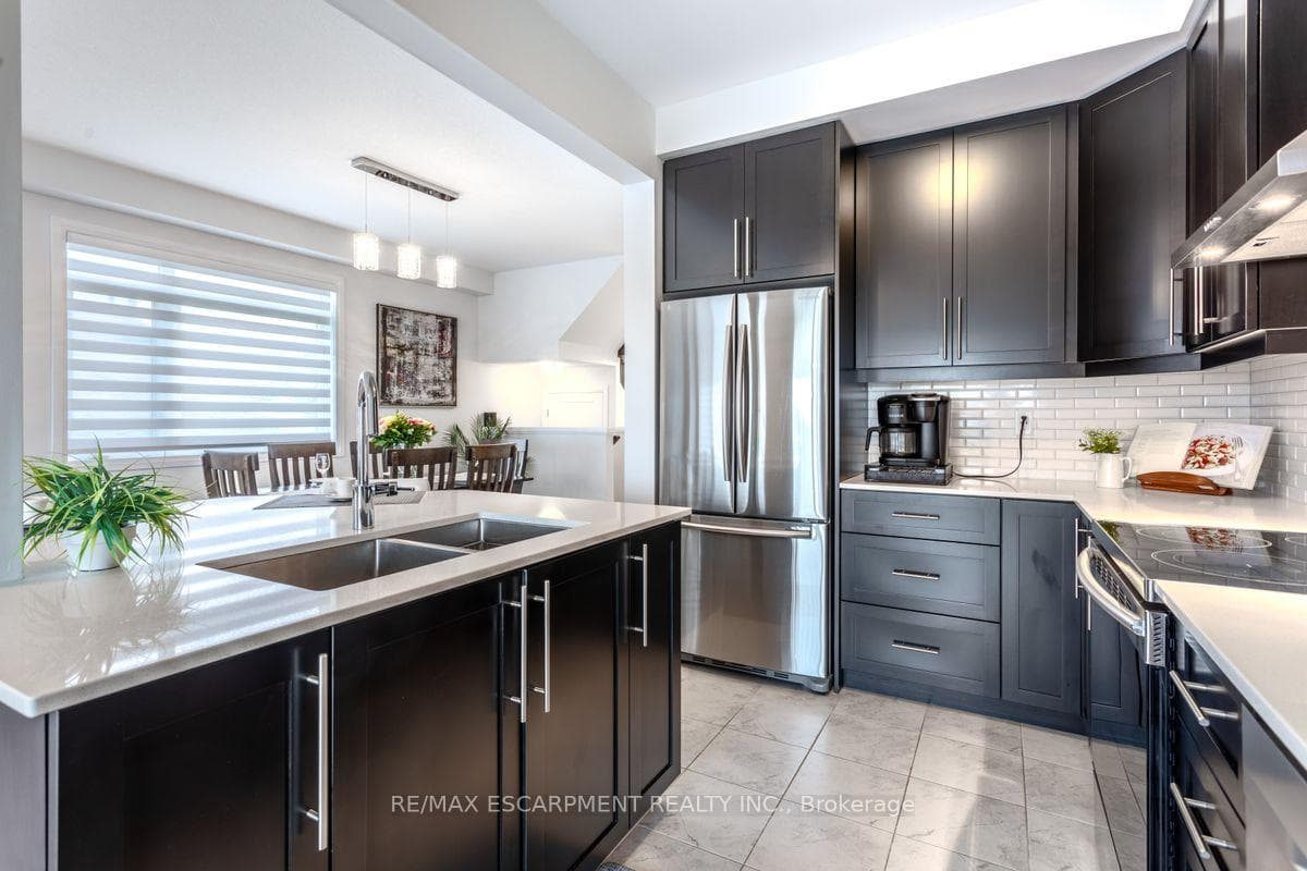 3995 Crown Street photo 11