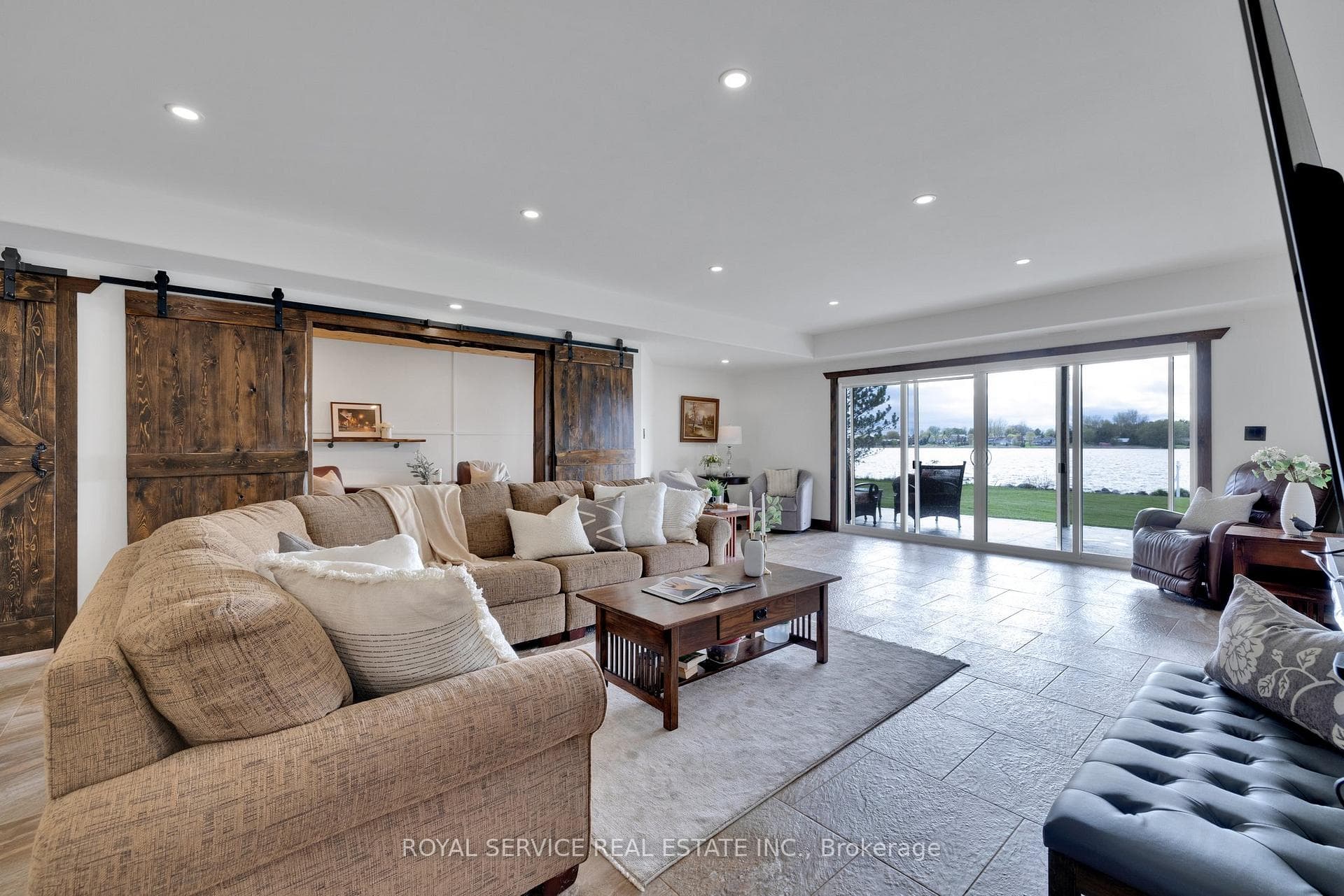 87 Loon Street photo 27