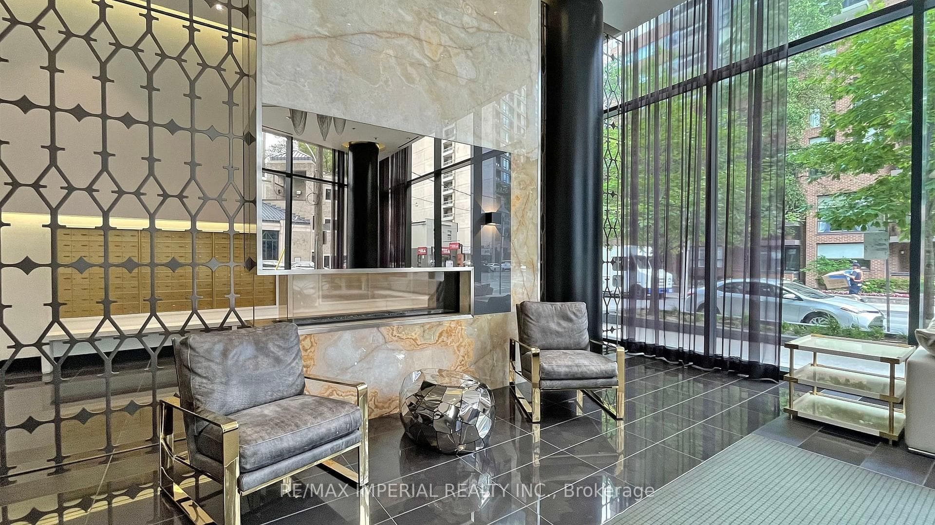 32 Davenport Road Unit 2406 photo 3
