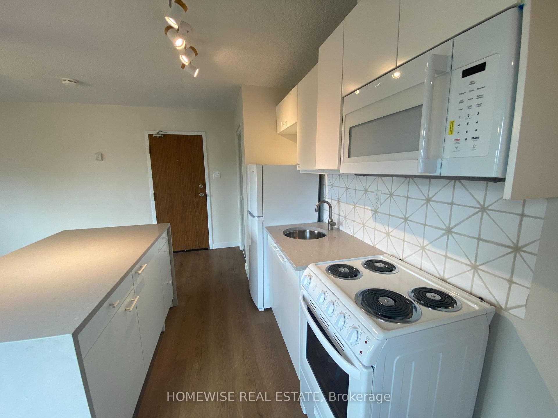 5 High Park Boulevard Unit 302 photo 8