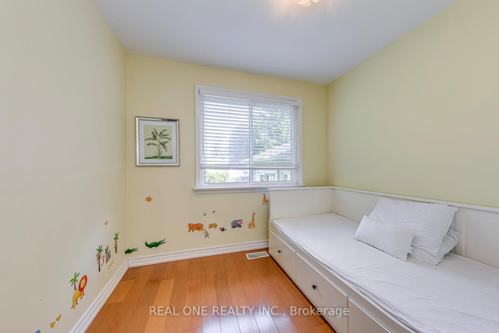 1377 Sheldon Avenue photo 32
