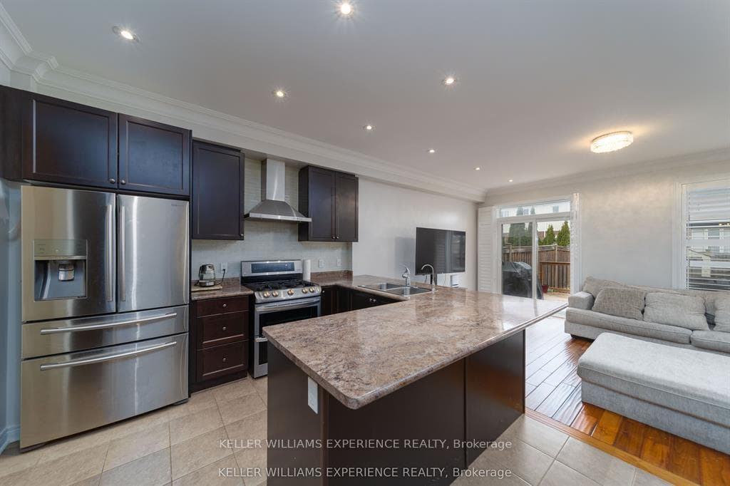 6 Weaver Terrace photo 3