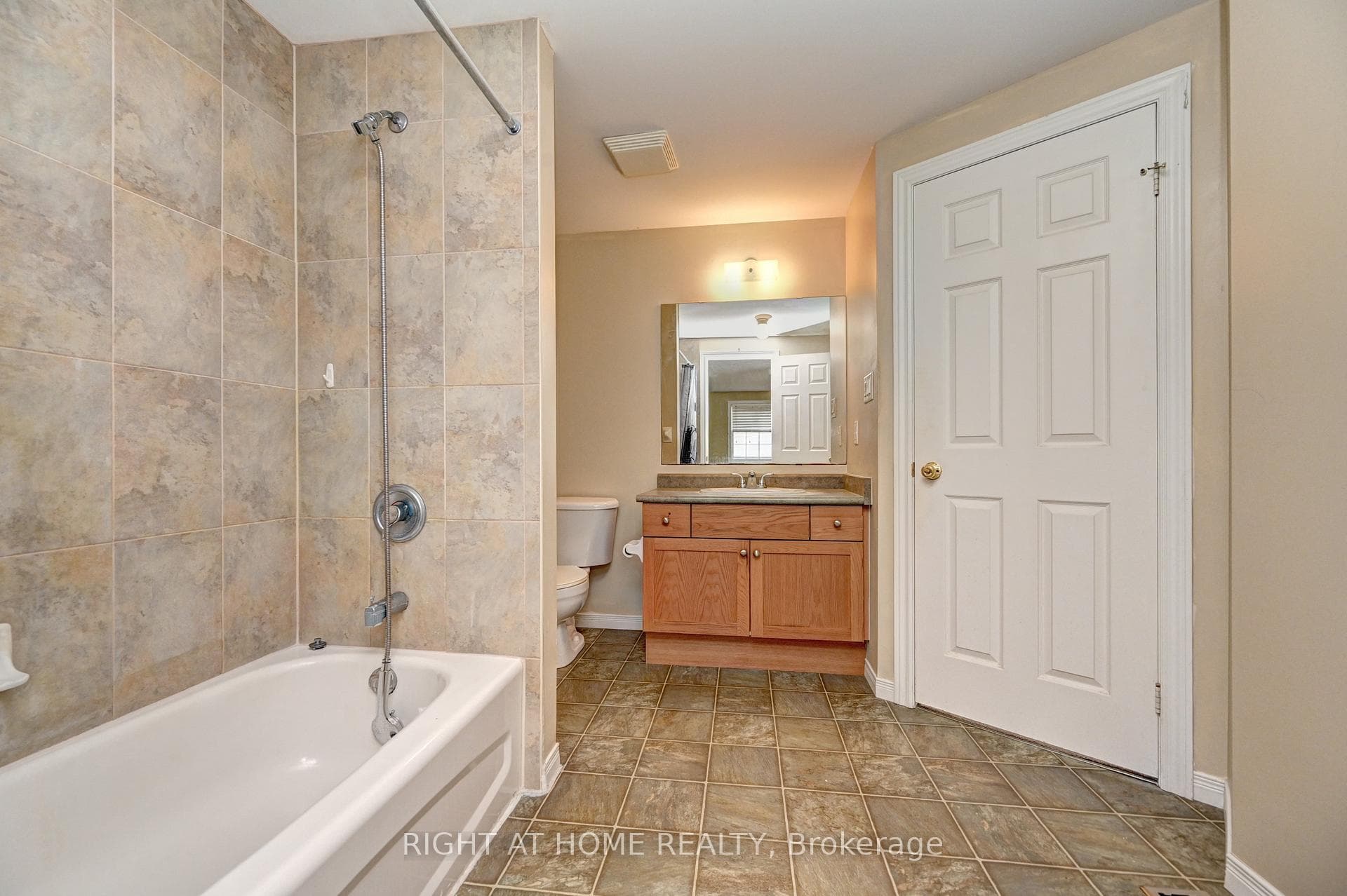 760 Paris Boulevard photo 24
