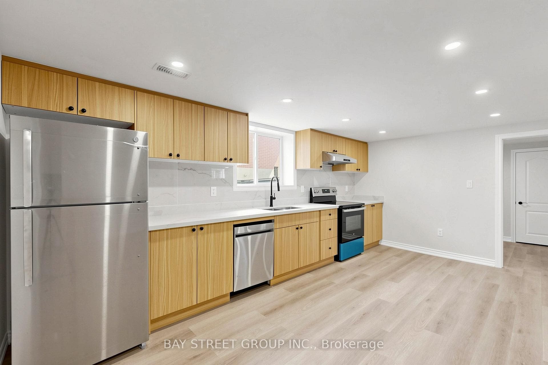28 Warren Avenue photo 23