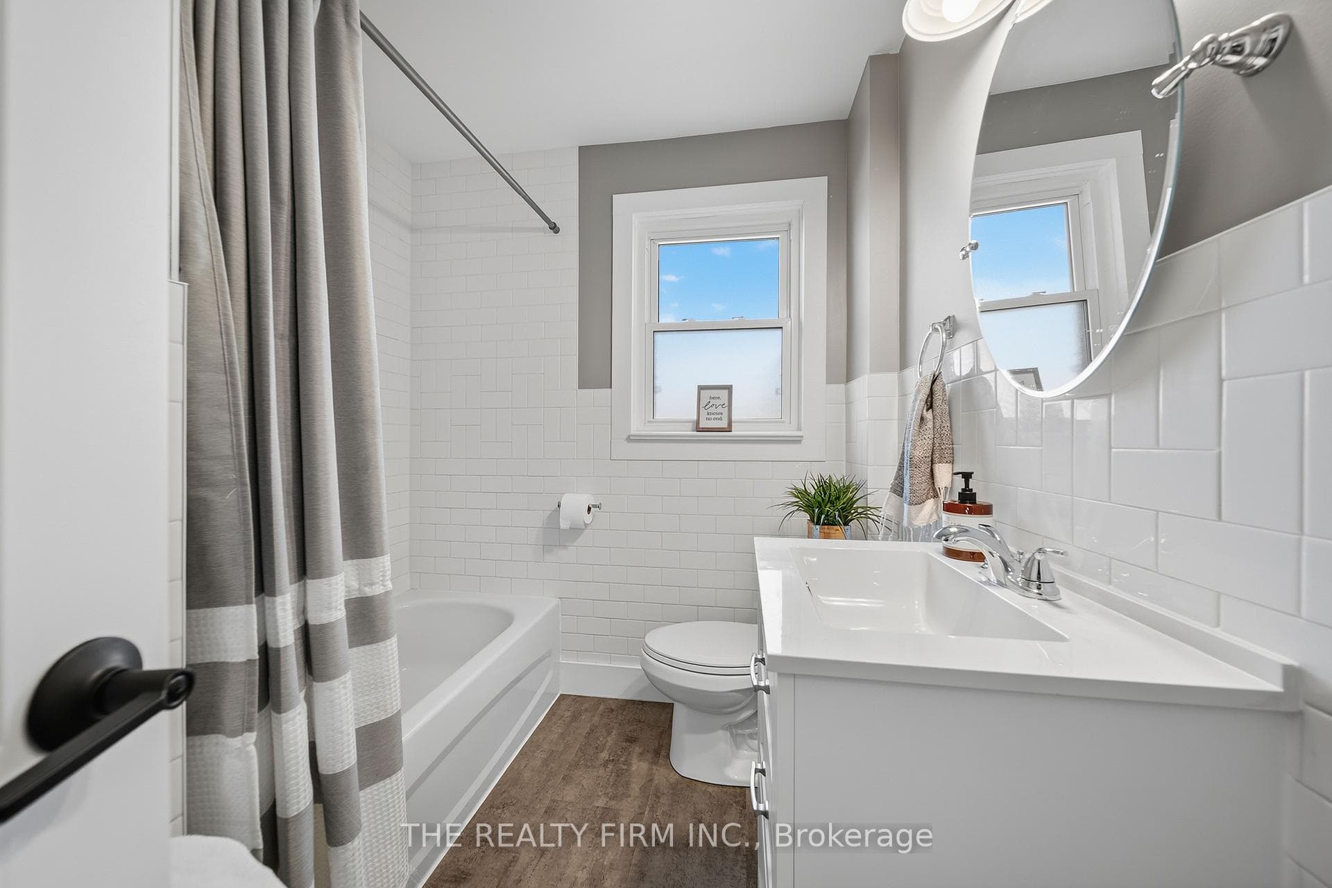 599 John Street photo 29