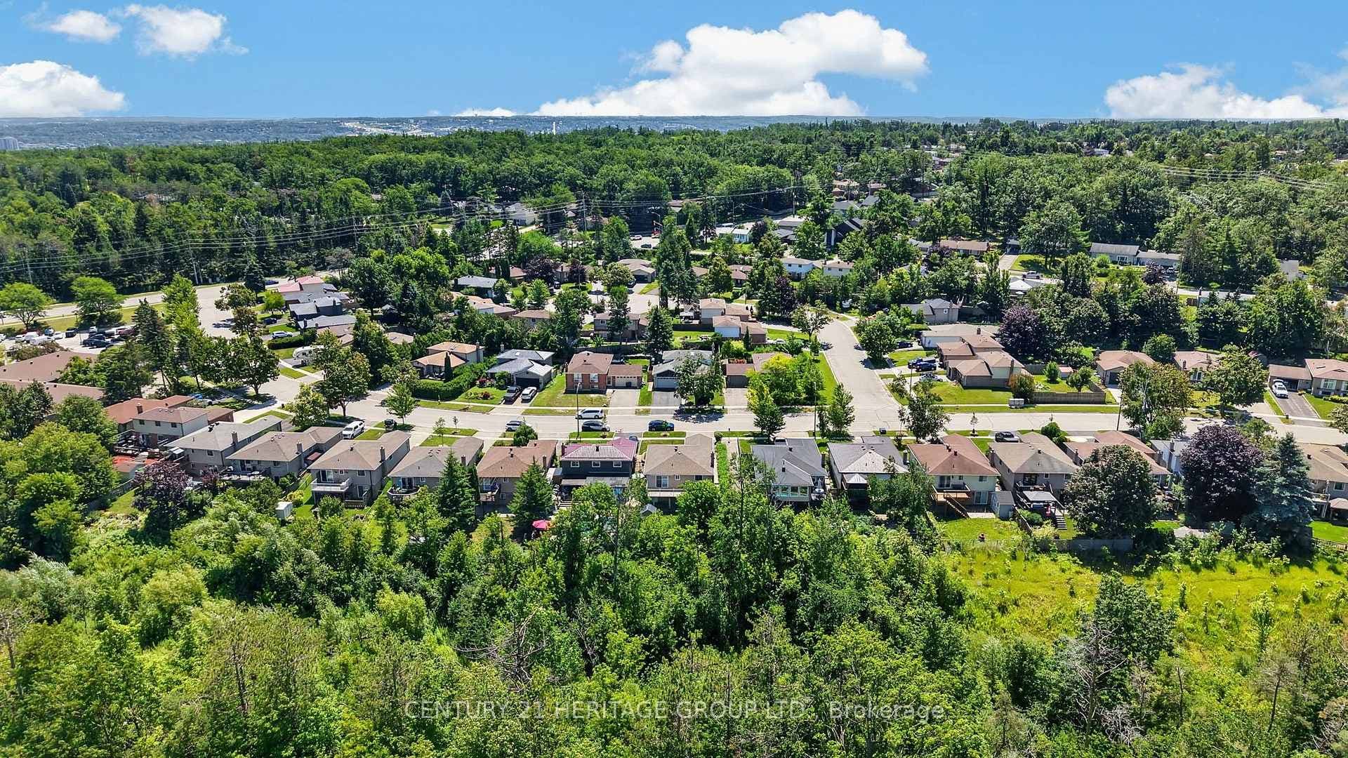 226 Lillian Crescent photo 31