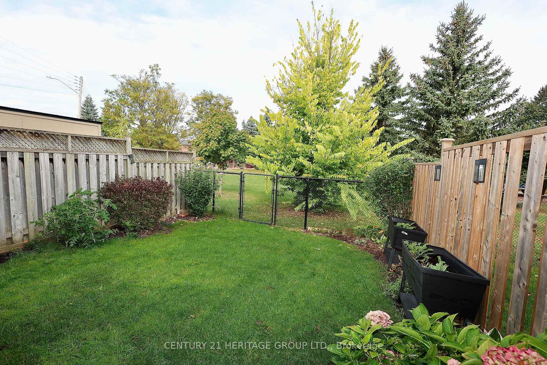 499 Rourke Place photo 29