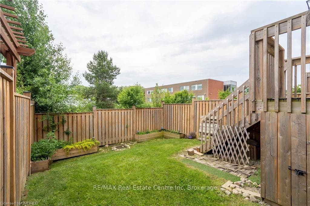 92 NARBONNE Crescent photo 32