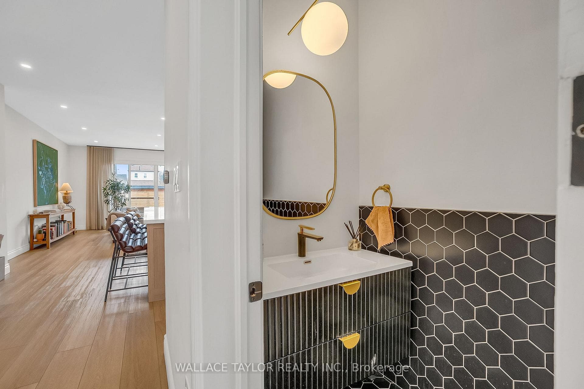 193 Perth Avenue photo 9