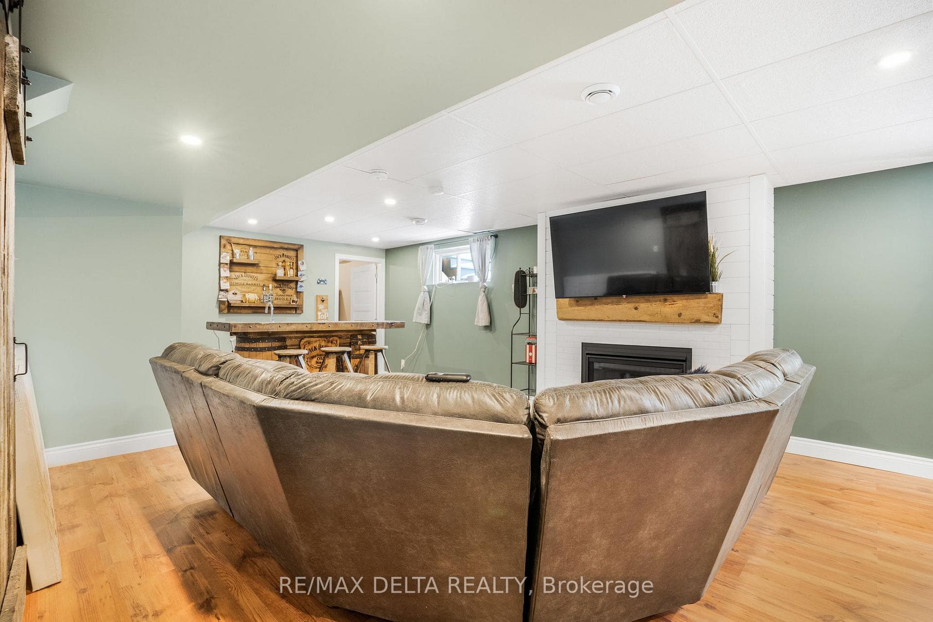 93 Richard Street photo 25