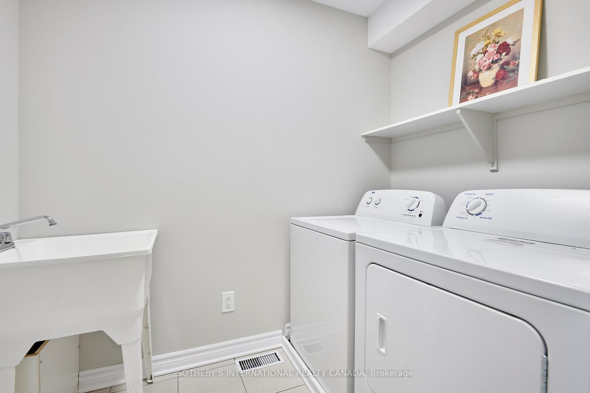 116 Popplewell Crescent photo 32