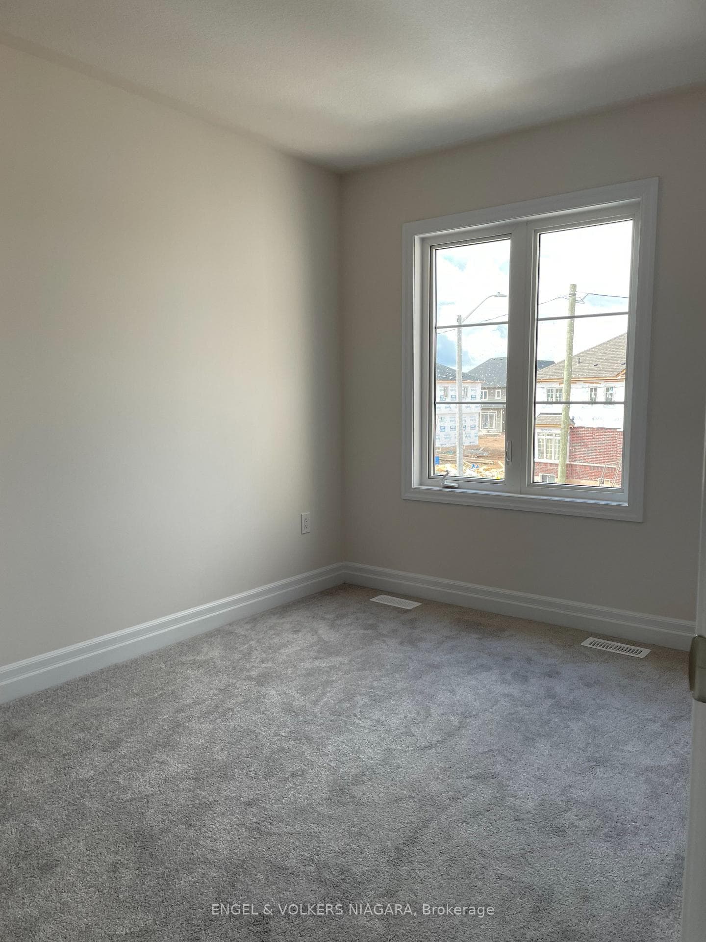 9266 Griffon Street photo 8