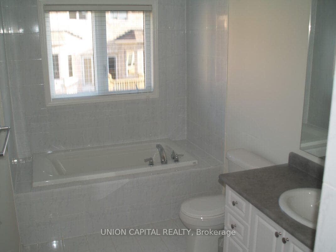 1222 Blencowe Crescent photo 7
