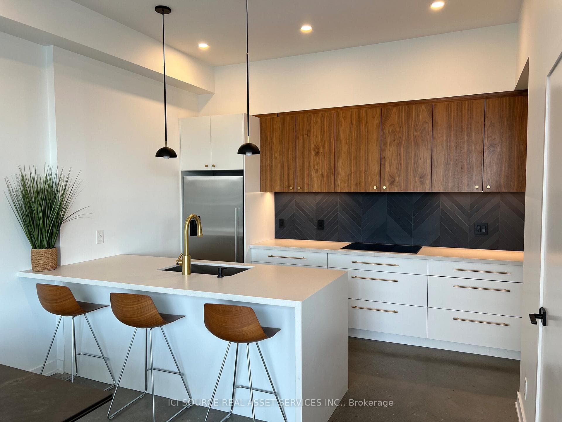 201 Carlaw Avenue Unit PH802 photo 6