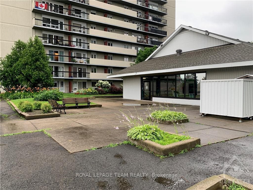 158B MCARTHUR Avenue Unit 403 photo 30