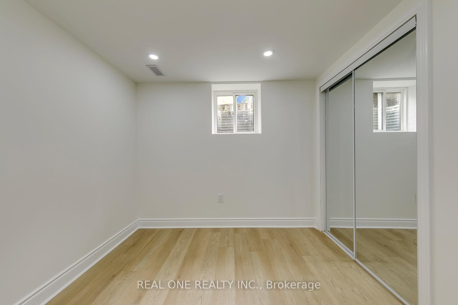 655 Paragon Place Unit Basement Apartment photo 12