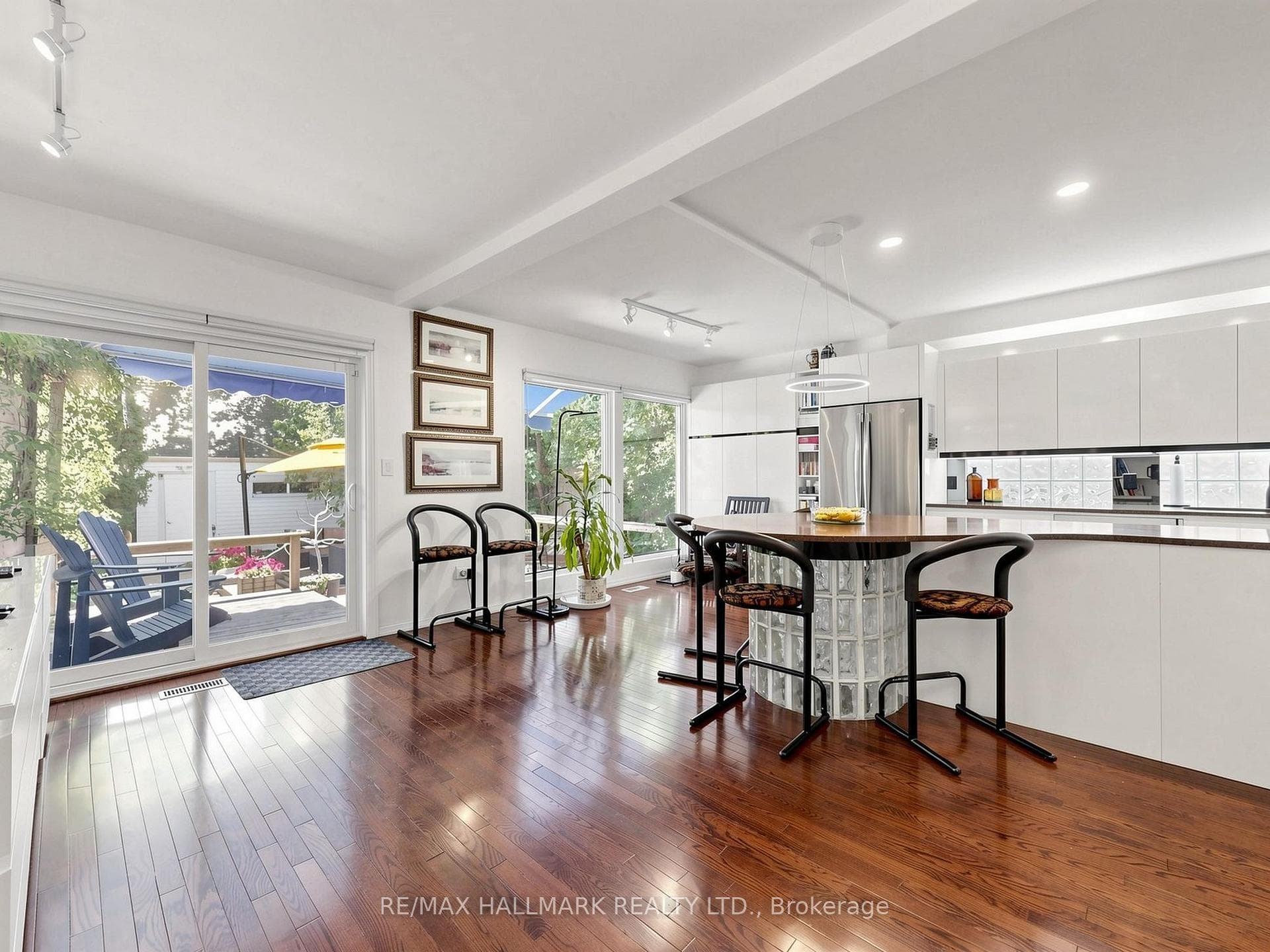63 St Clements Avenue photo 4