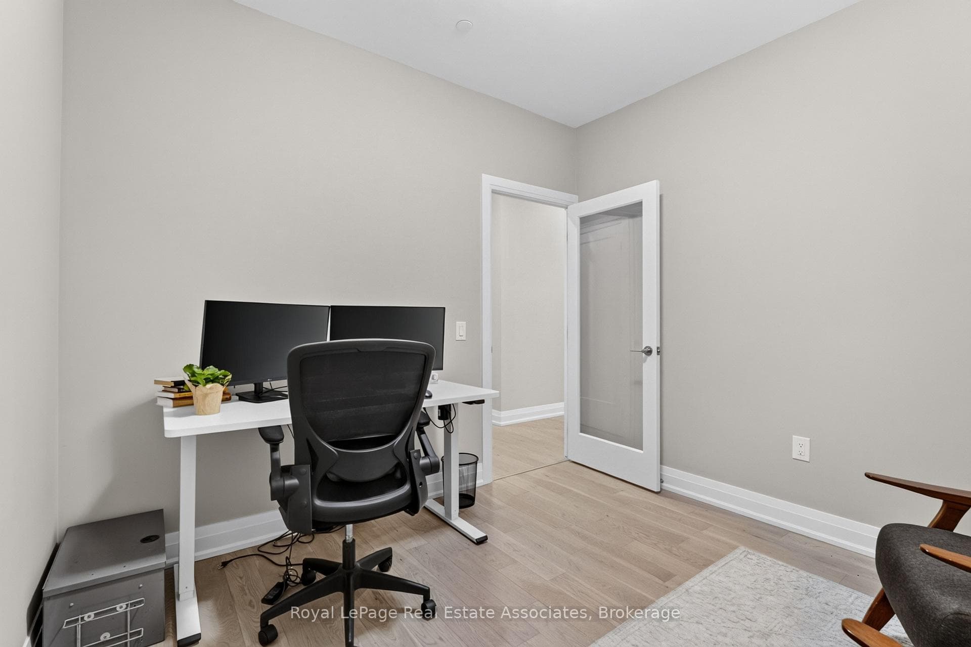 71 Wyndham Street Unit 612 photo 27