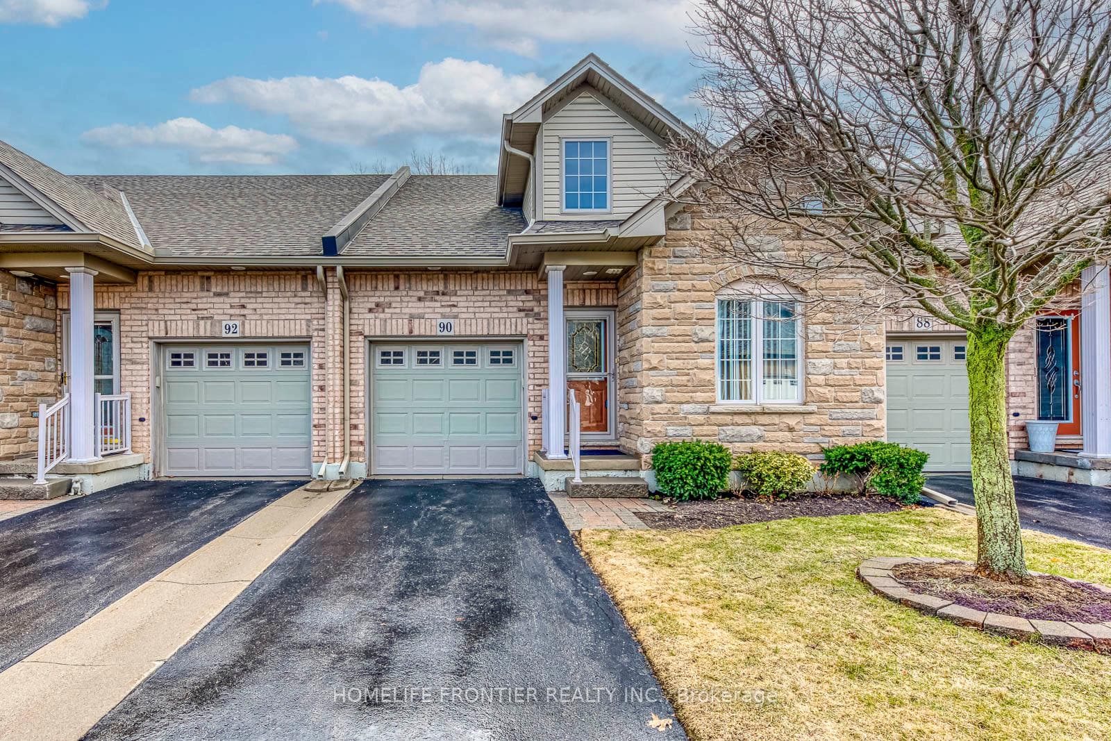 90 Oakhampton Trail Unit 16 photo 1