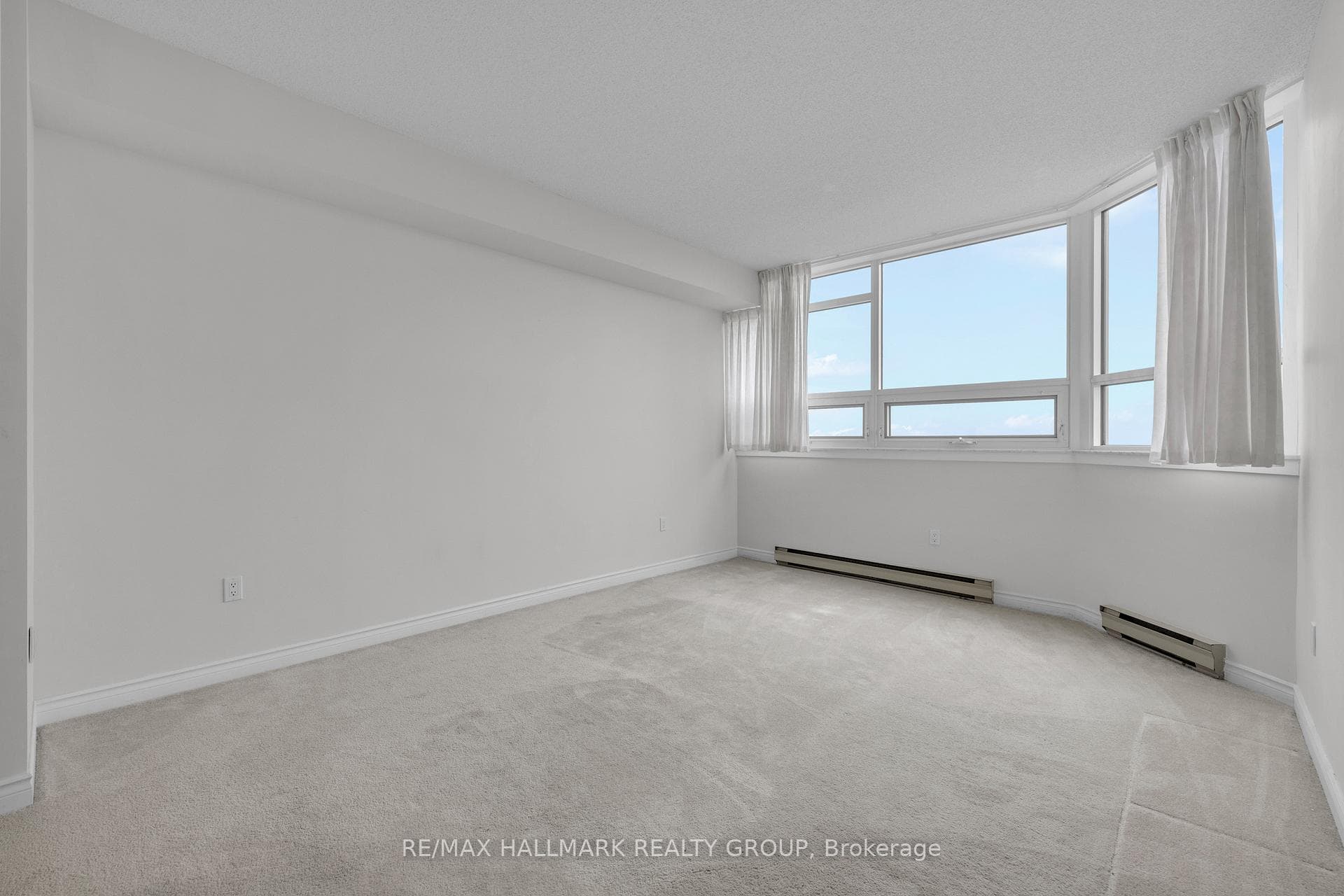 1480 Riverside Drive Unit 2204 photo 18