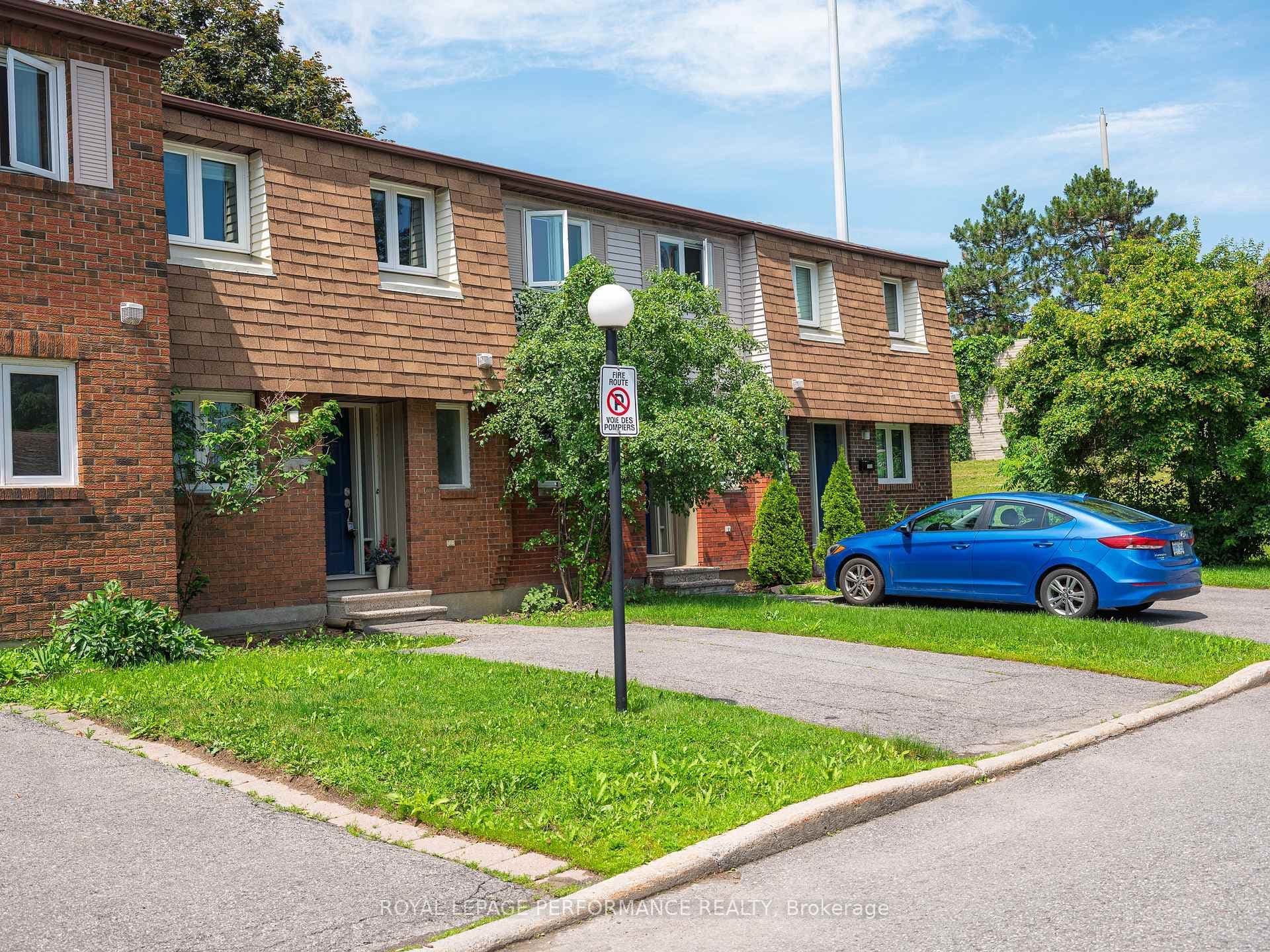 1304 Alness Court Unit 16 photo 3
